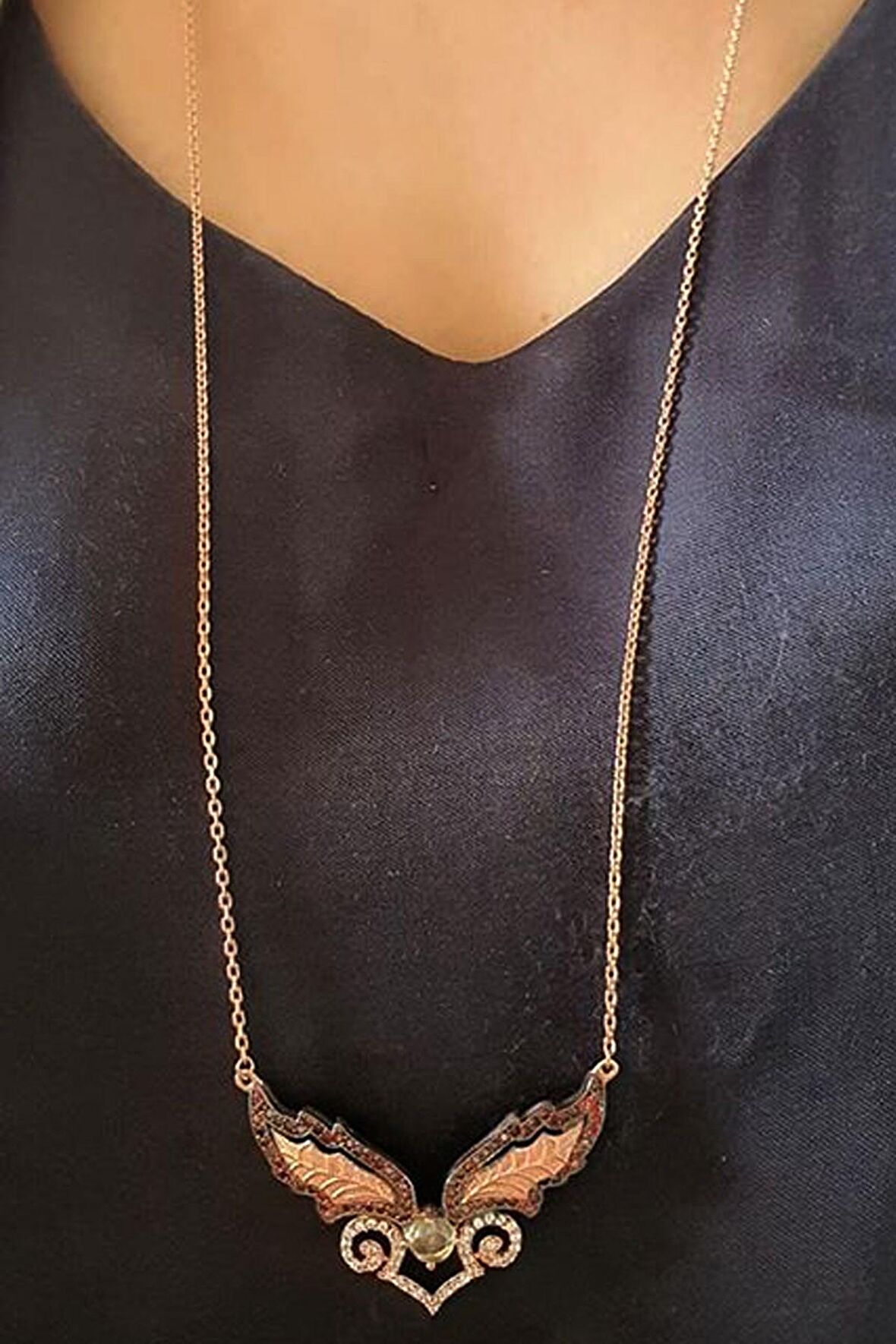 Granat taşlı özel tasarım melek kanadı kolye 