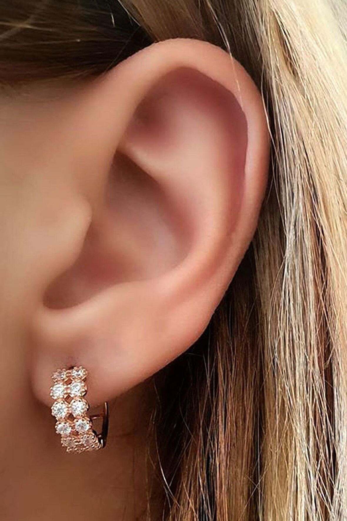 pırlanta ışıltısında zirkon taşlı gümüş rose halka küpe 1cm çap 