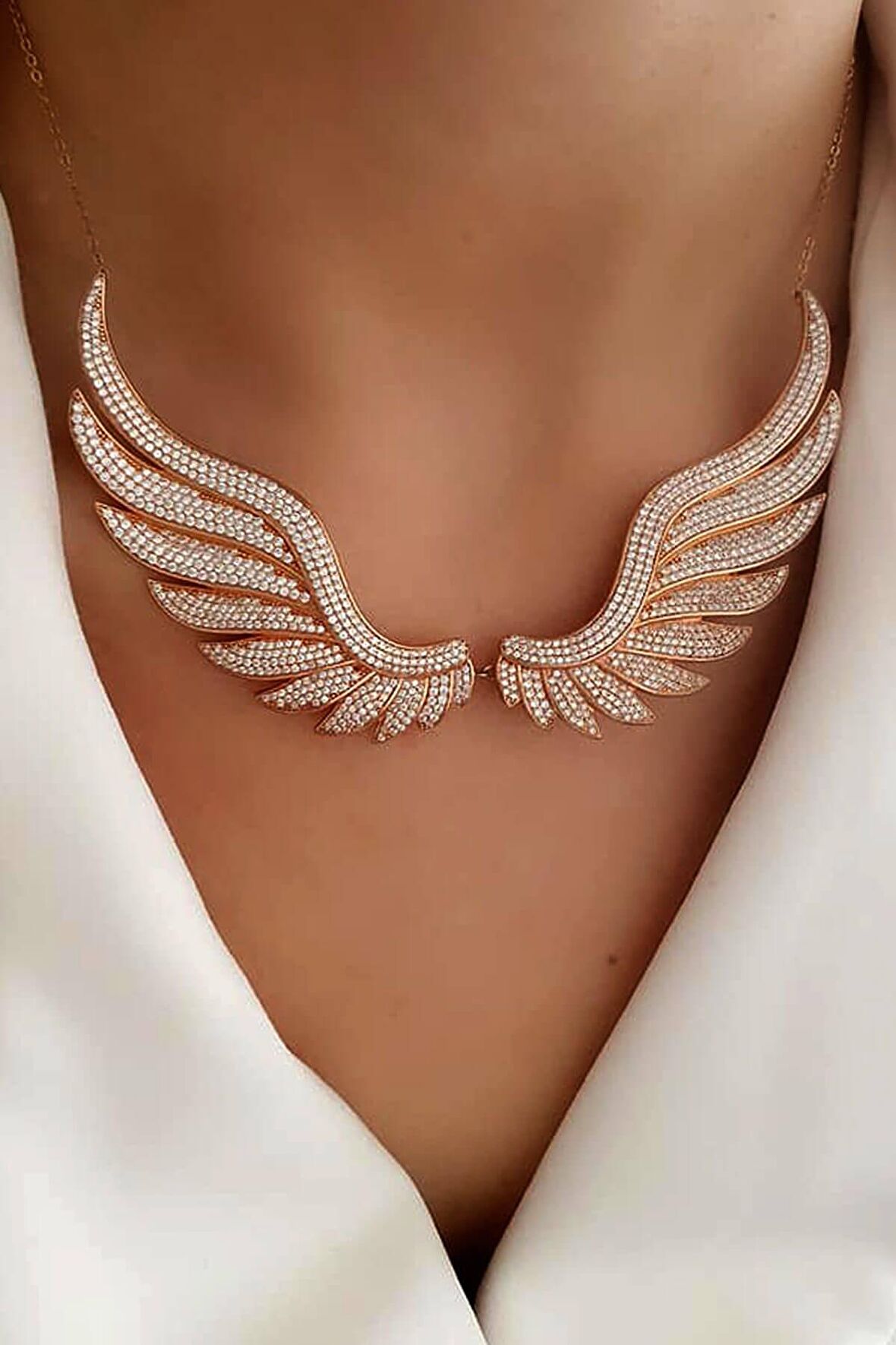 Melek kanadı figurlu pırlanta ışıltısında italyan tasarimi luks kolye 