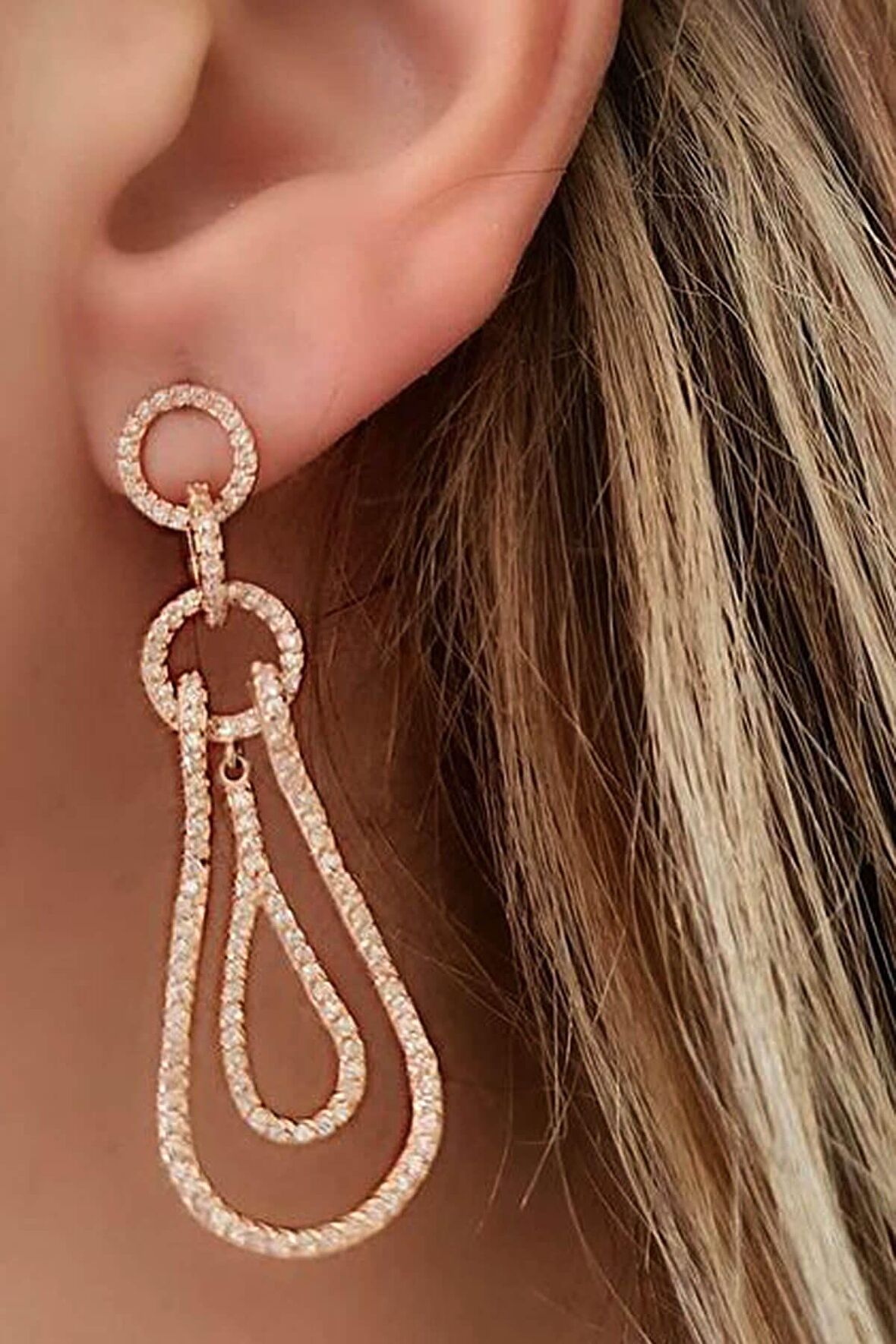 pırlanta ışıltısında zirkon taşlı gümüş rose küpe