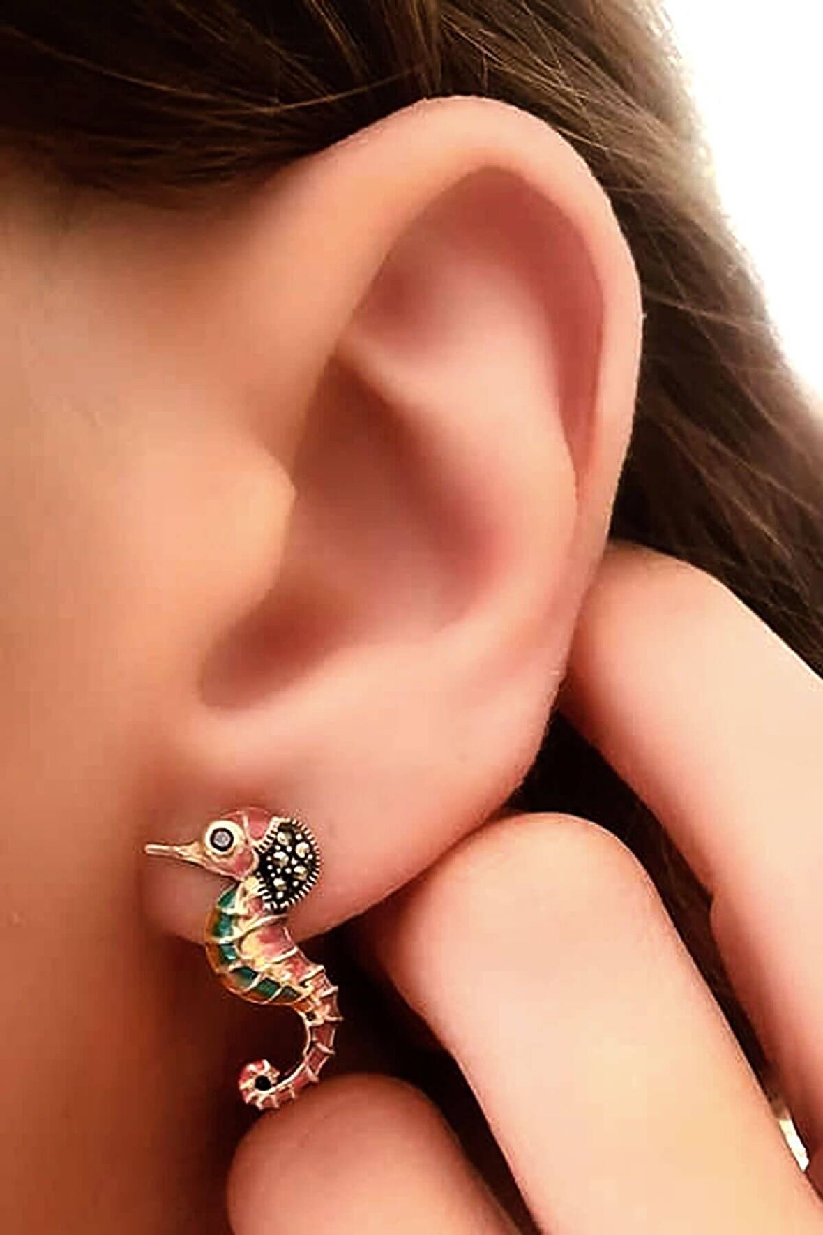 Deniz atı figürlü gümüş tasarım küpe