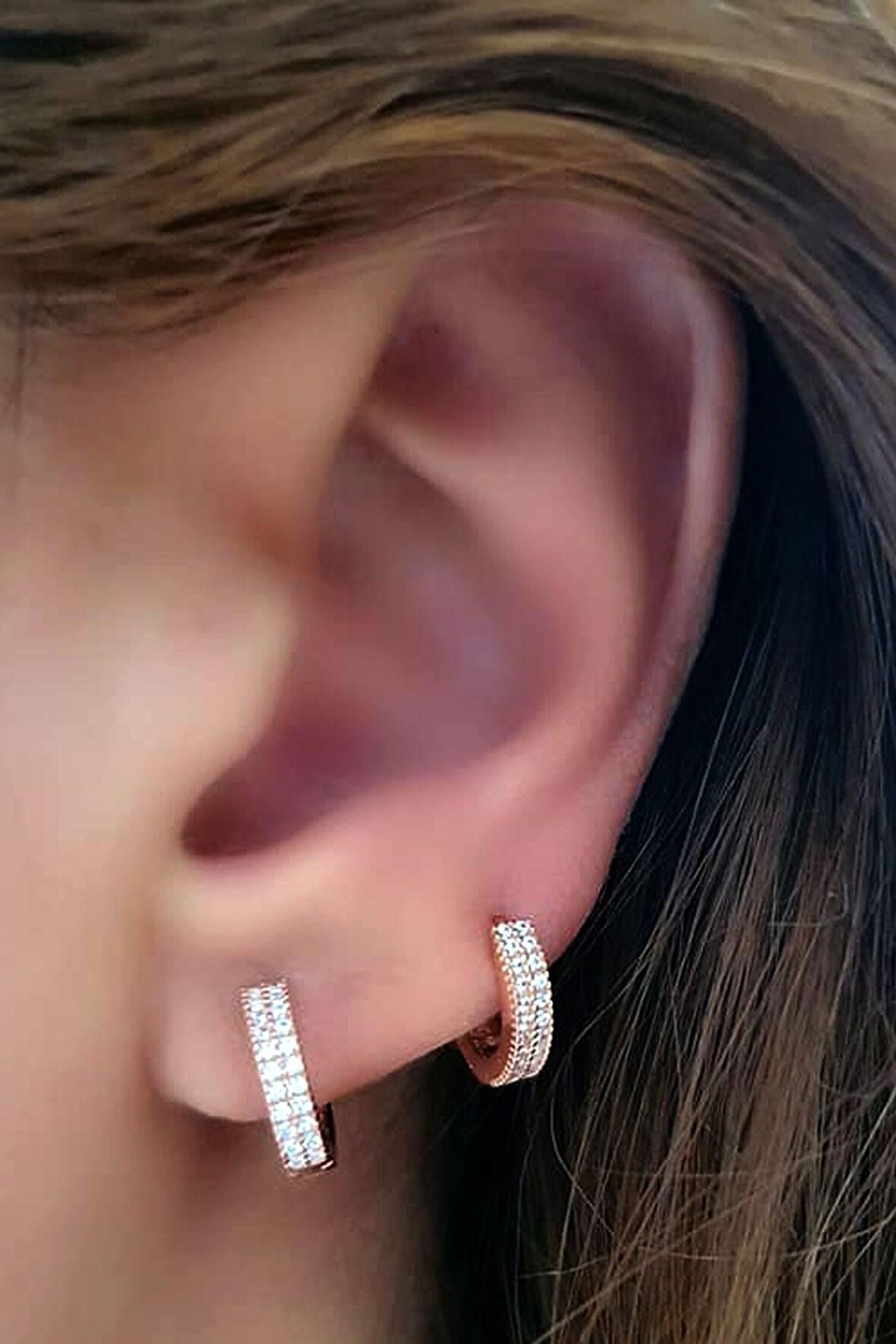 Çift sıra zirkon taşlı gümüş minimal rose küpe 1cm