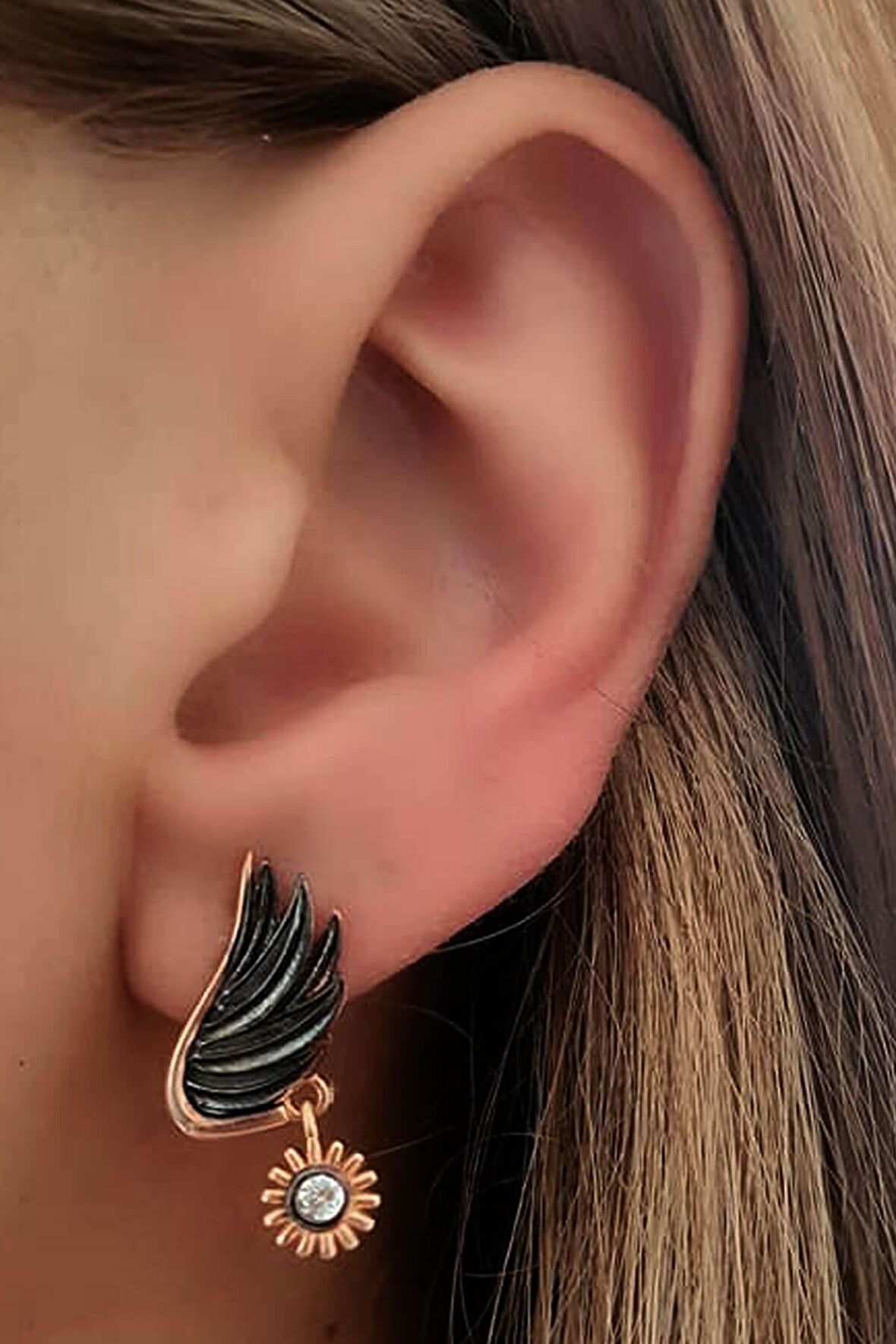 Melek kanadı figurlu gümüş rose trend küpe 