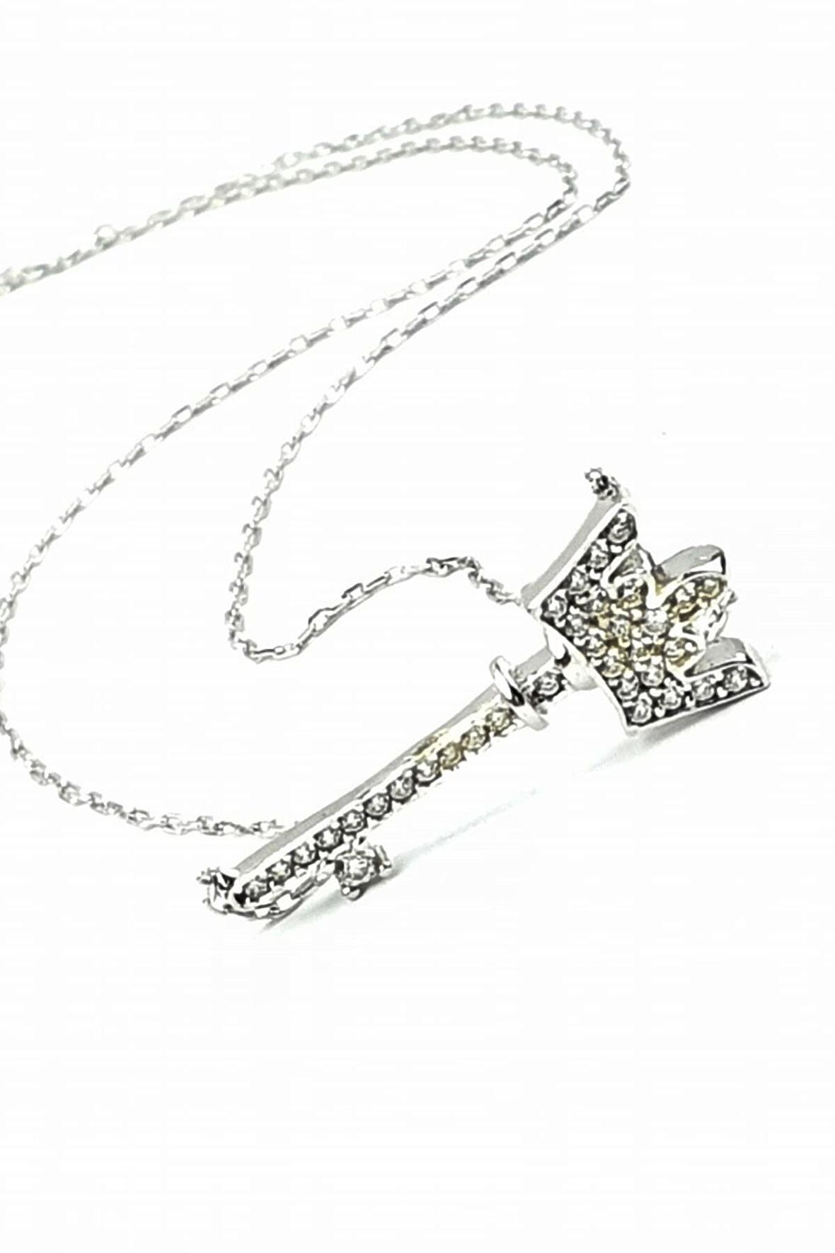 Gümüş zirkon taşlı anahtar figürlü kolye 