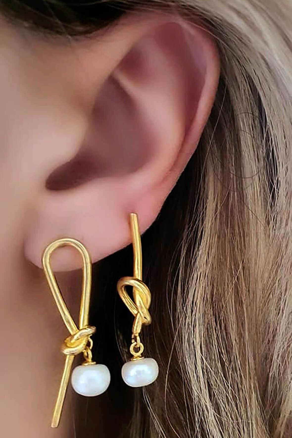 Inci detaylı gümüş altın kaplama tasarım küpe