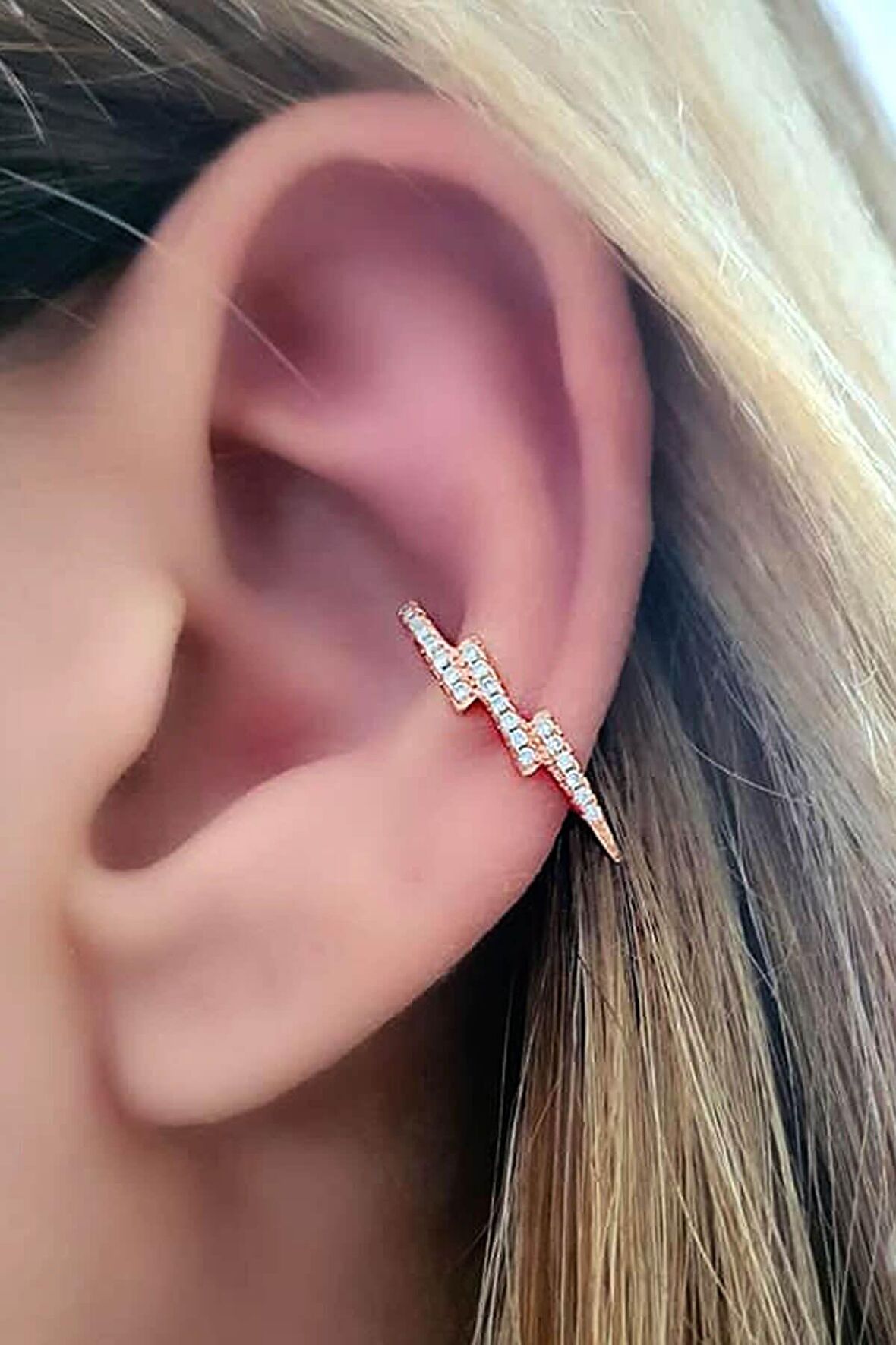 Şimşek figürlü gümüş rose pırlanta ışıltısında zirkon taşlı sıkıştırmalı kikirdak küpesi 