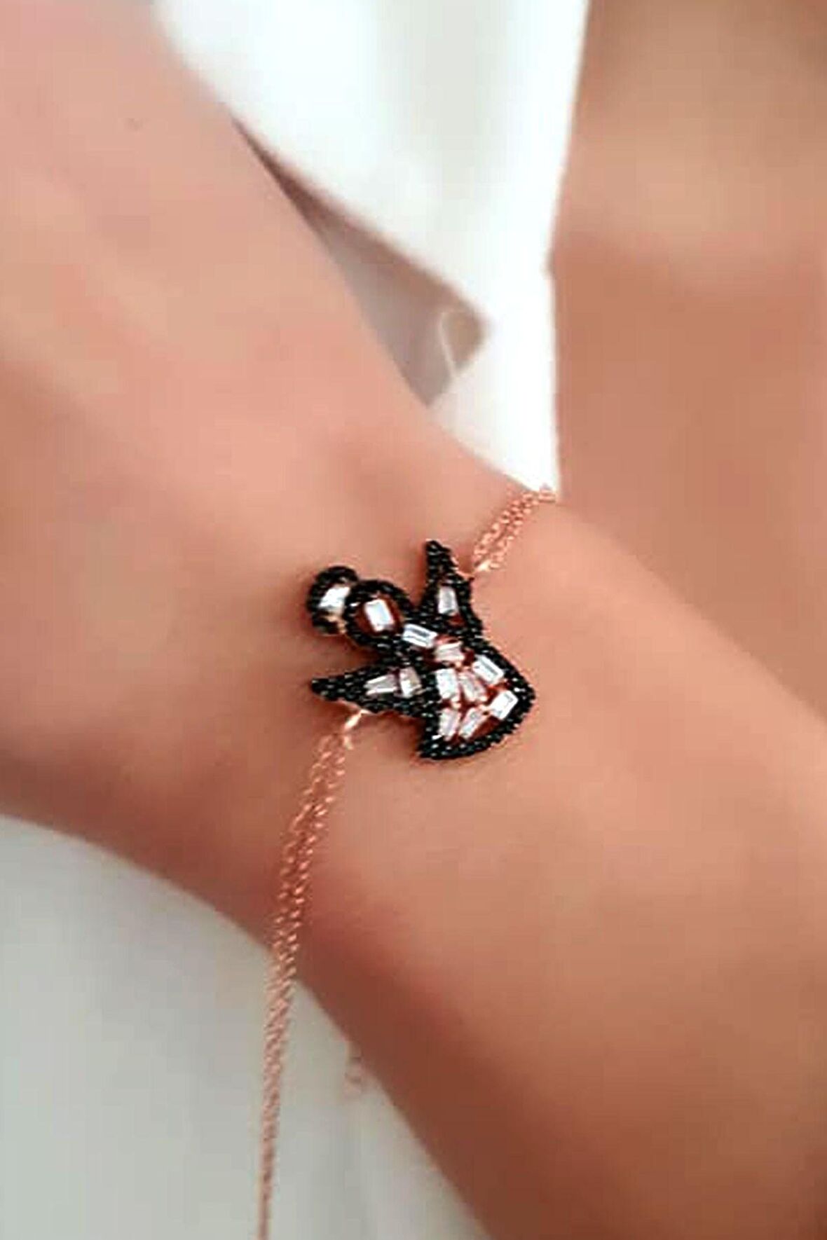 Oniks taşlı.baget kesim zirkon taş detaylı melek gümüş bileklik 