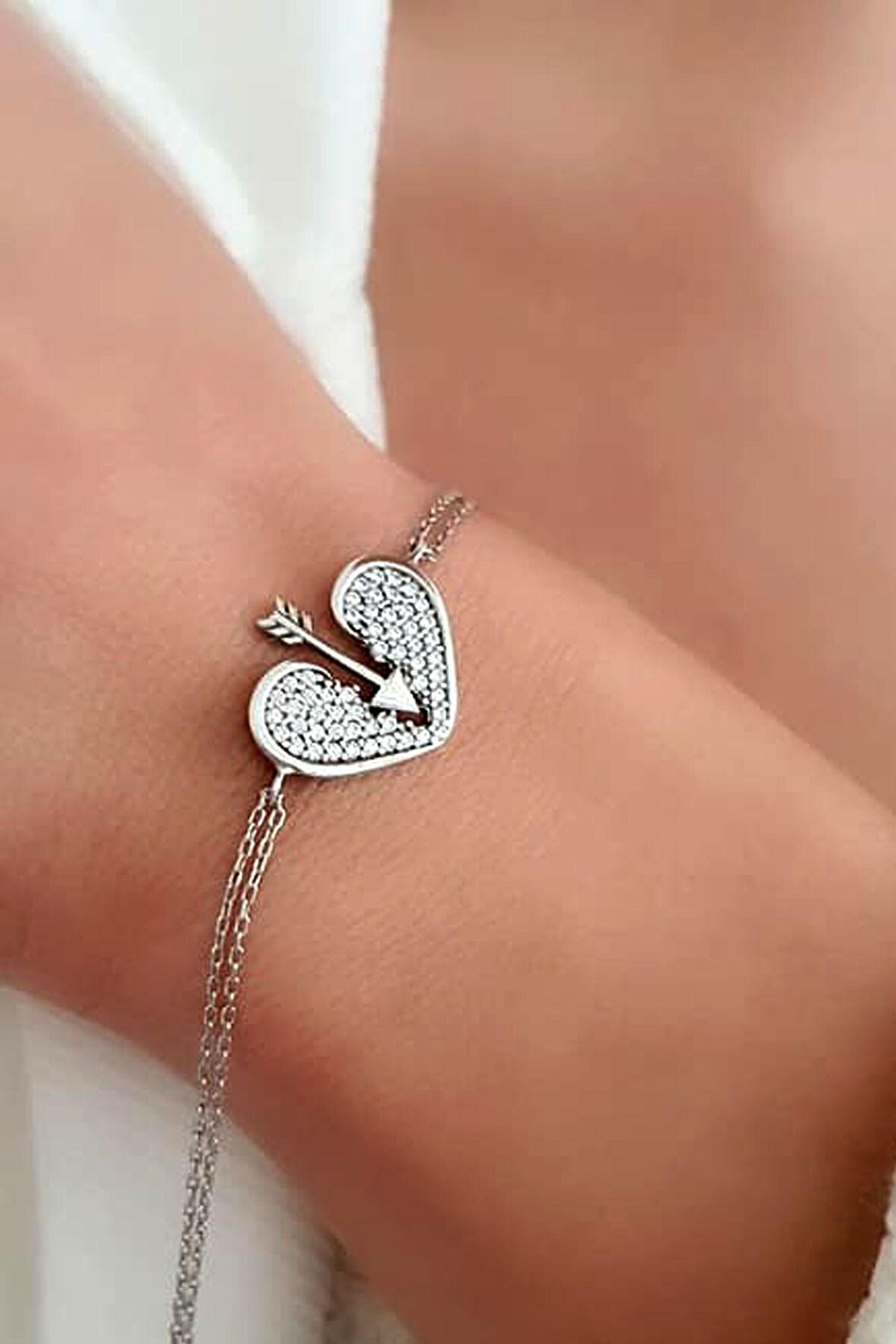 kalp figürlü zirkon taşlı gümüş bileklik