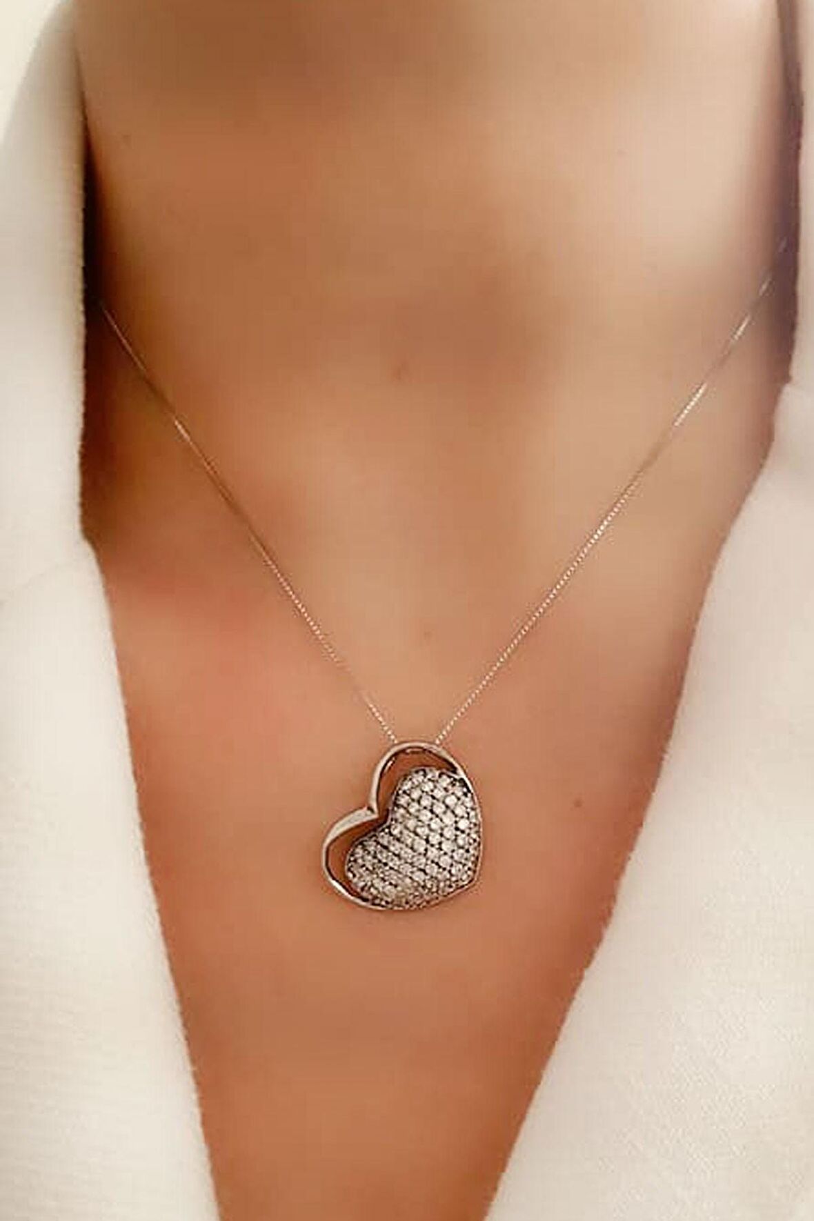 zirkon taşlı tasarım gümüş kalp kolye 