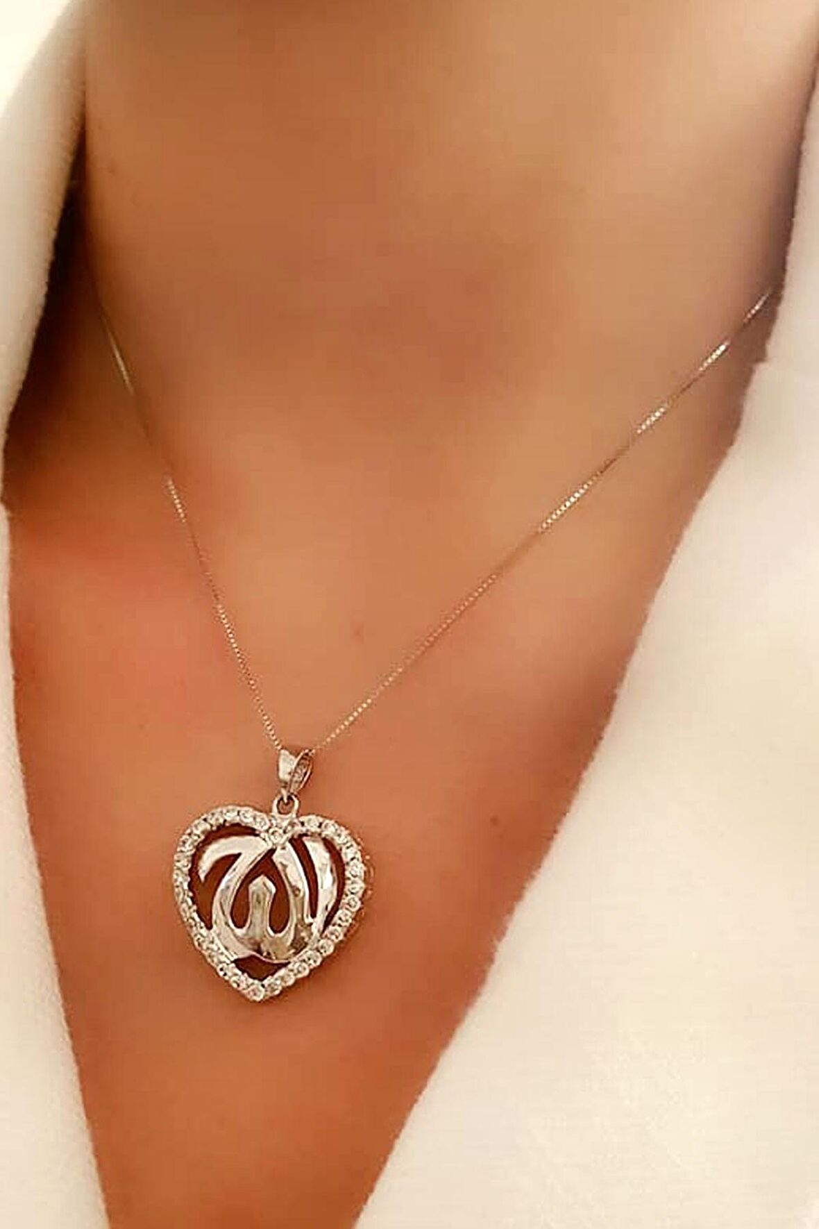 Allah yazılı pırlanta ışıltısında zirkon taşlı gümüş kolye