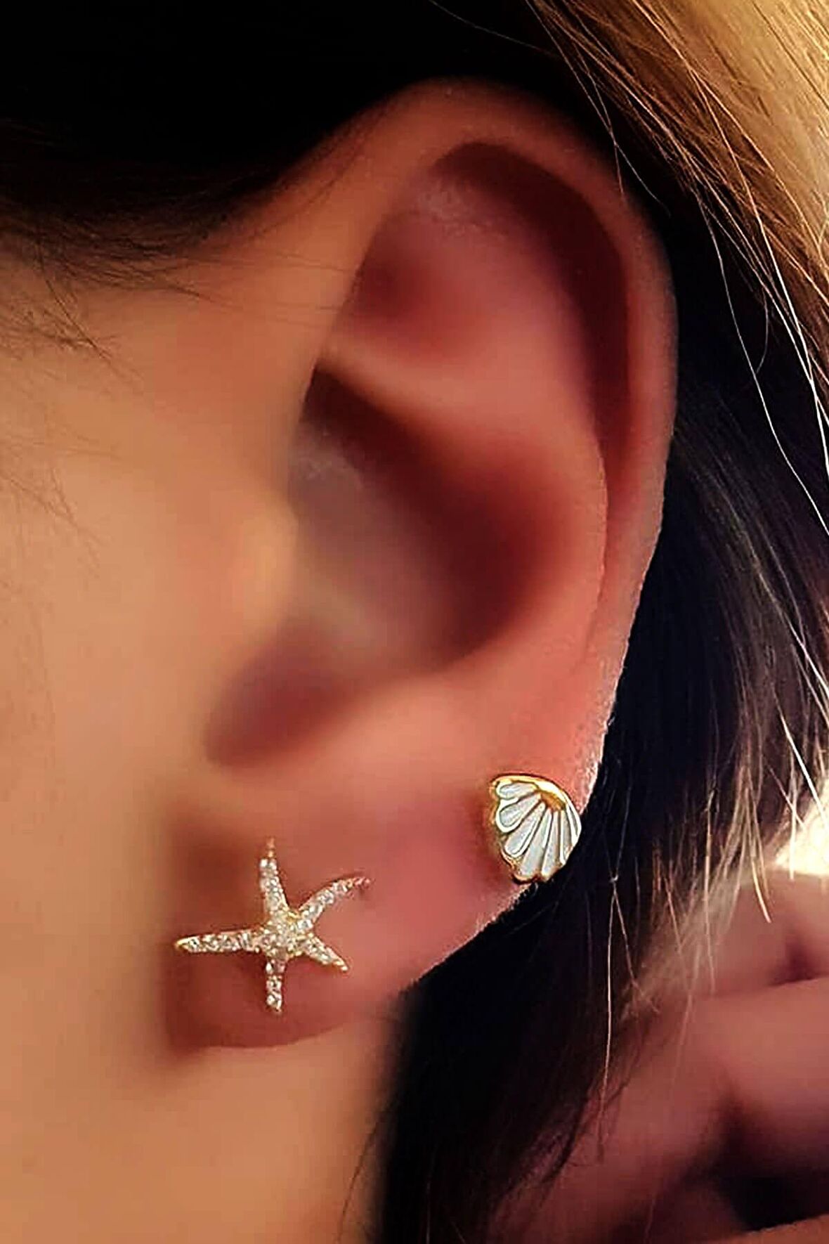 Deniz yıldızı ve deniz kabuğu figürlü gümüş altın kaplama minimal küpe