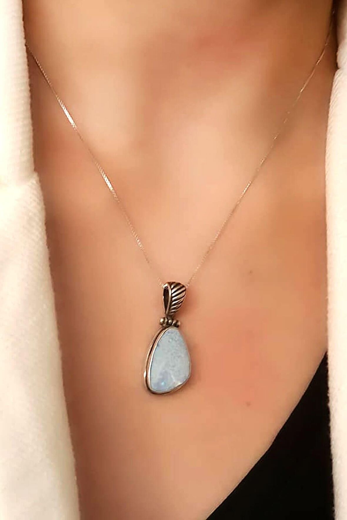 Opal taşlı gümüş el işi tasarım kolye 