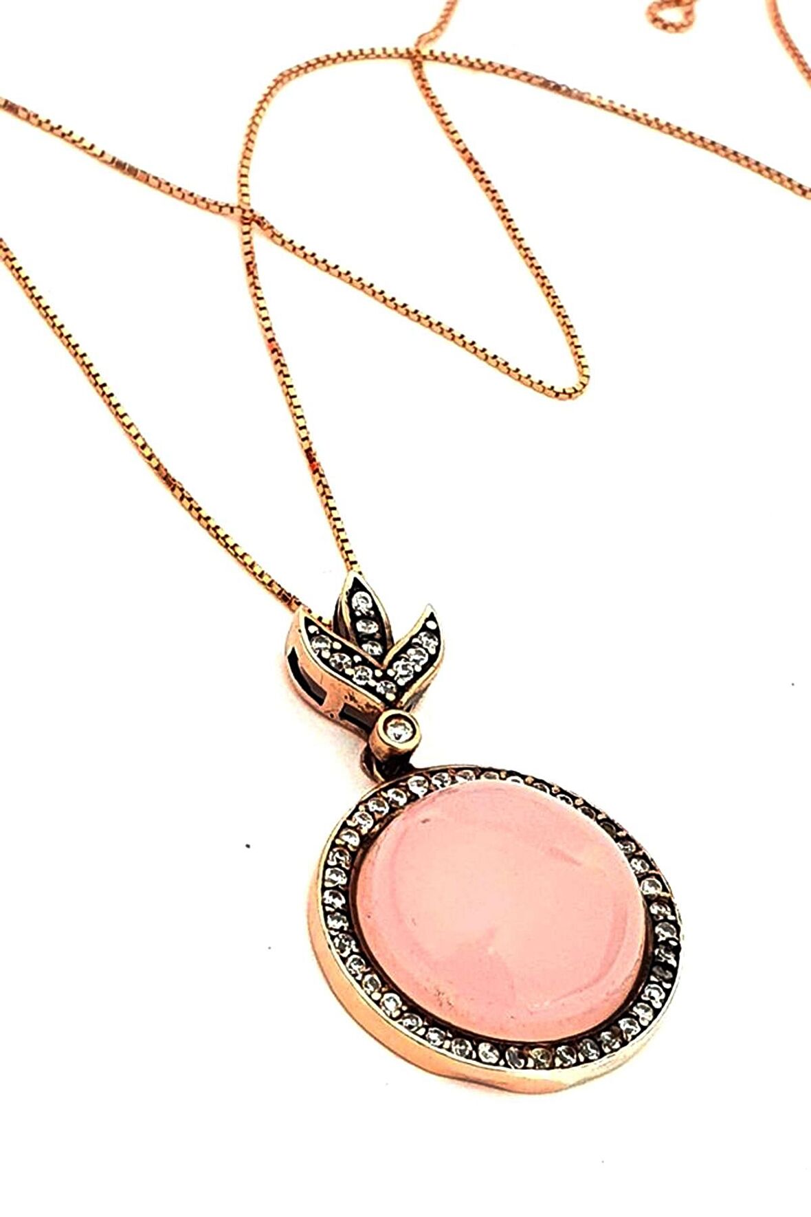 Pembe kuvars taşlı gümüş rose kolye