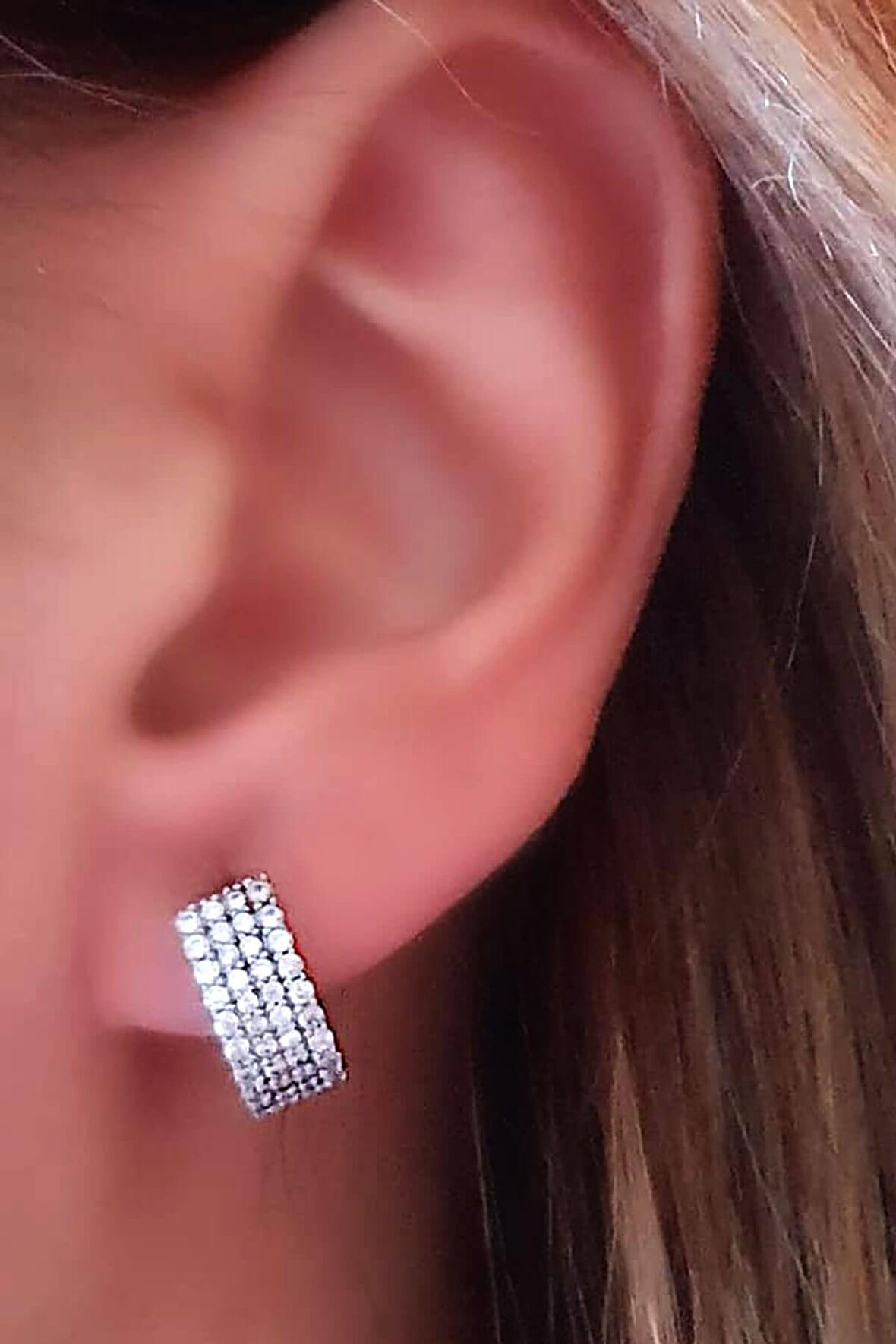 Pırlanta ışıltısında zirkon taşlı gümüş 4 sıra küpe cap 0.5 cm