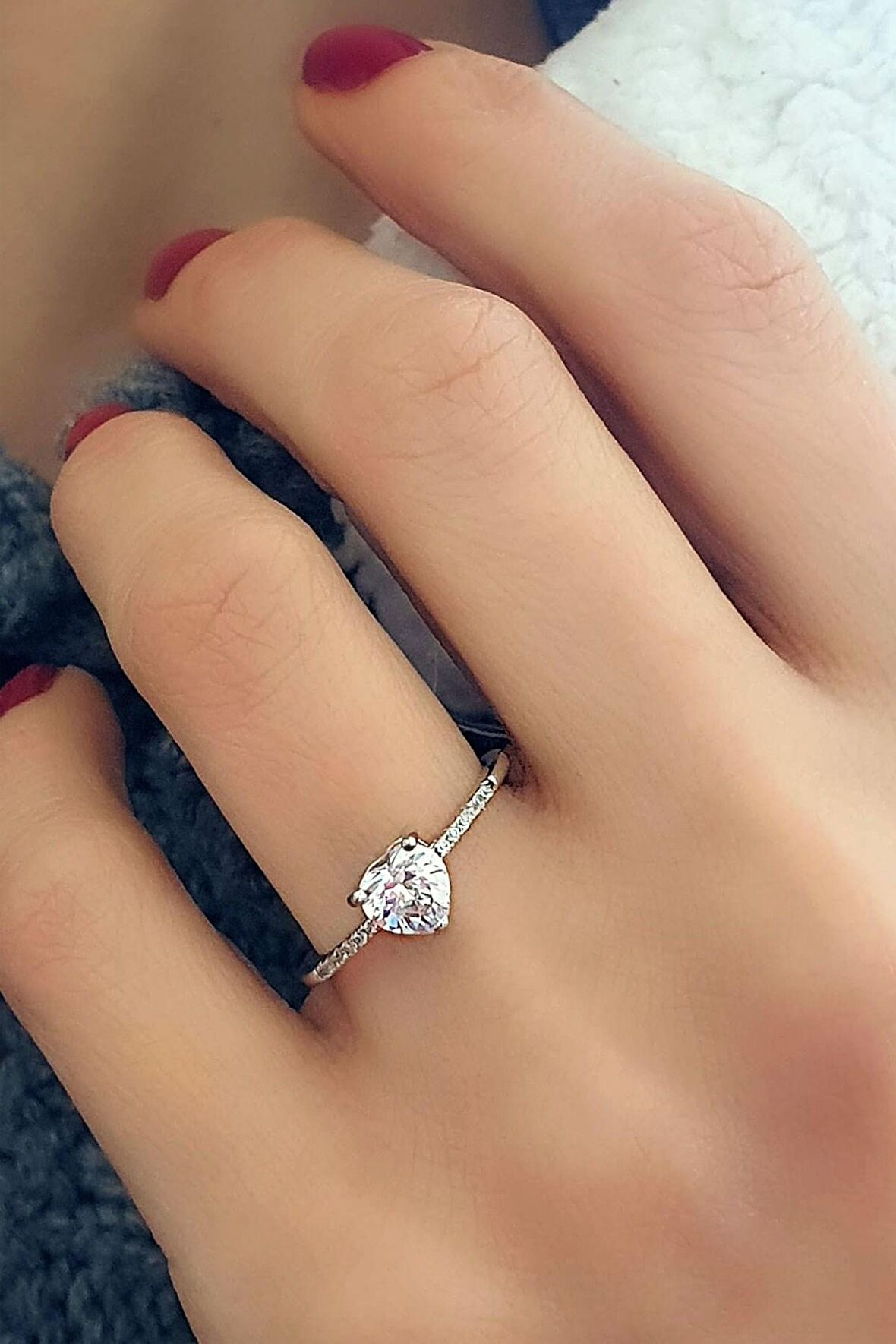 Kalp figürlü zirkon taşlı gümüş tek taş yüzük