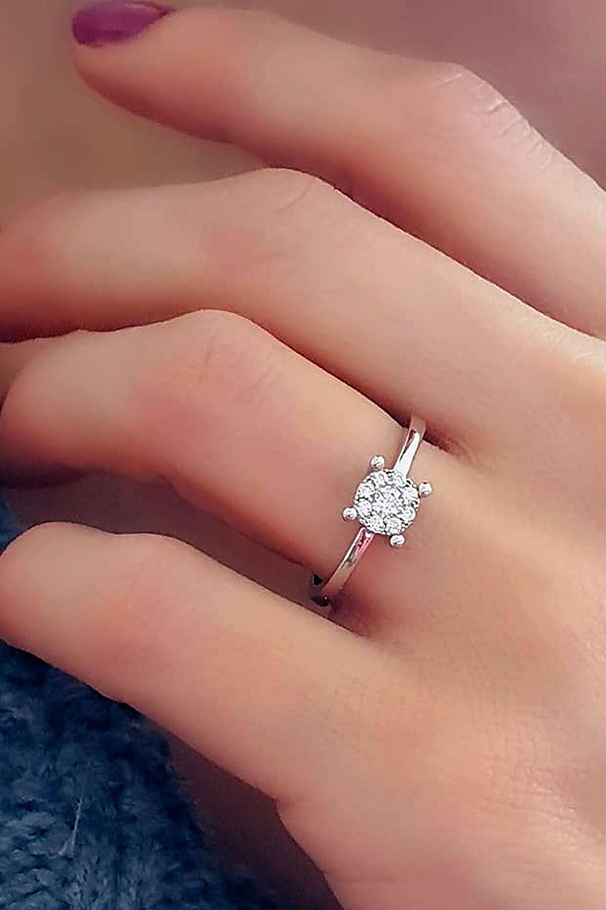 Pırlanta ışıltısında zirkon taşlı gümüş tek taş yüzük