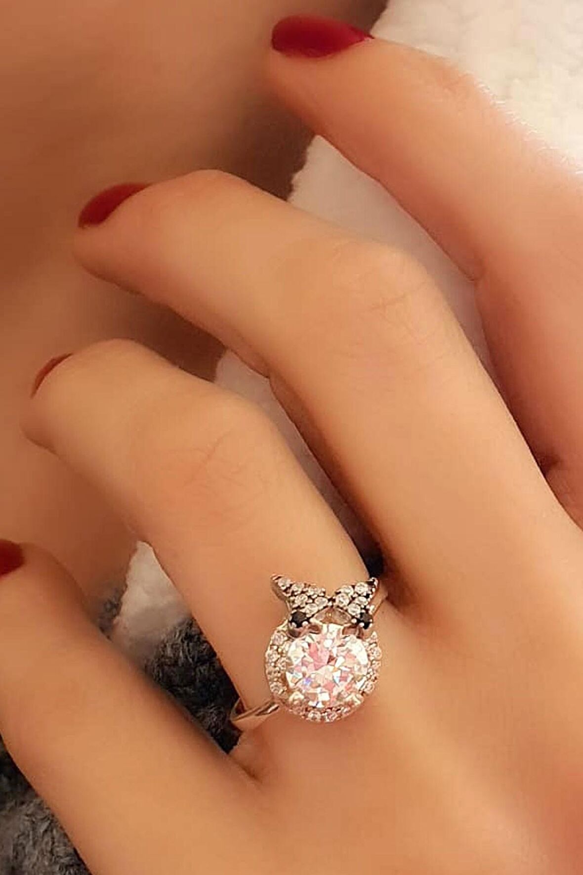 Kelebek detaylı zirkon taşlı gümüş tektaş yüzük