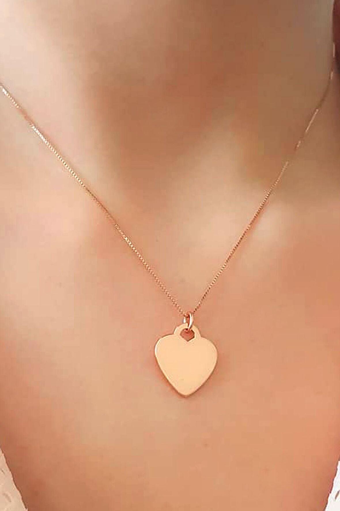 Kalp figürlü gümüş rose plaka kolye