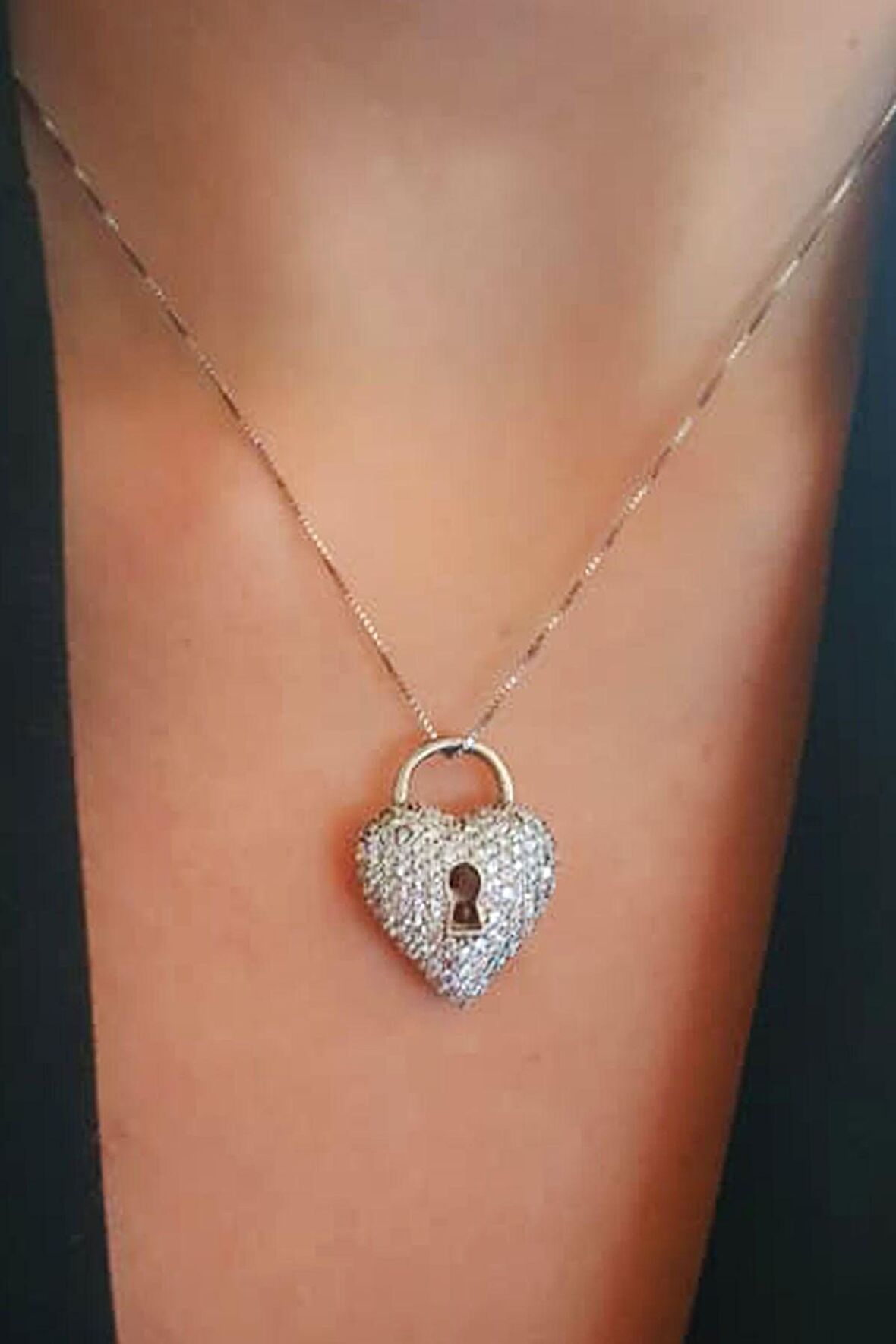 Çift taraflı tasarım bombeli kalp kolye 