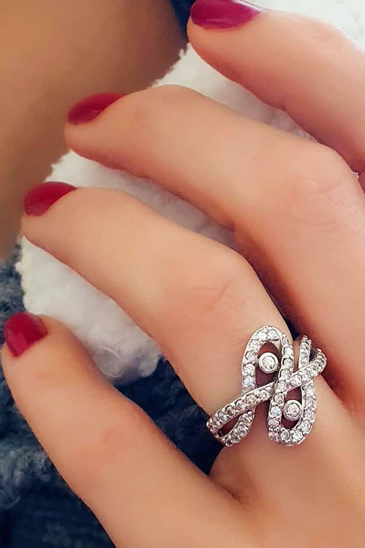 Pırlanta ışıltısında zirkon taşlı gümüş modern yüzük