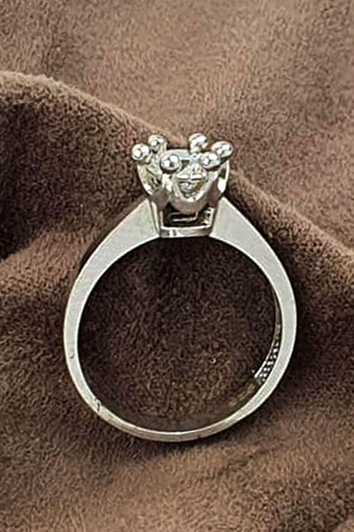 Kral tacı iscilikli swarovski taşlı gümüş tek taş yüzük 