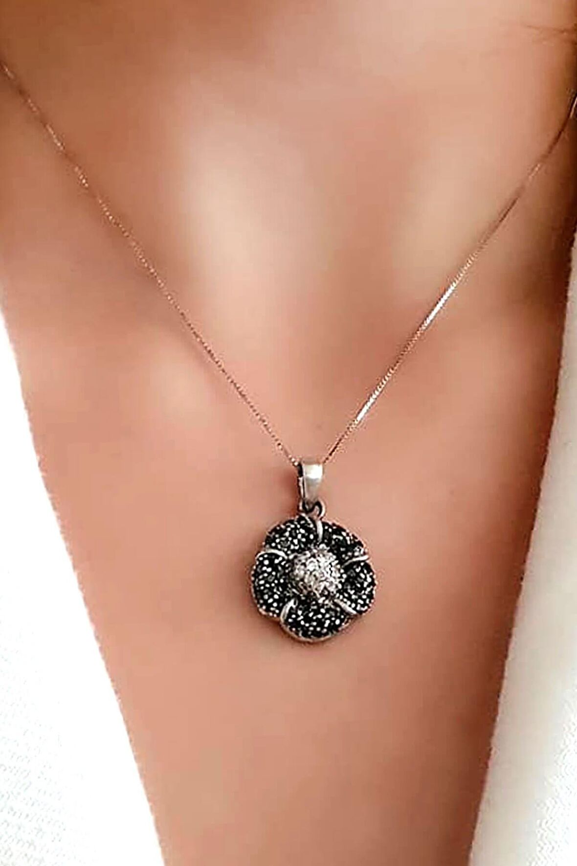 Oniks zirkon taş detaylı gümüş kolye