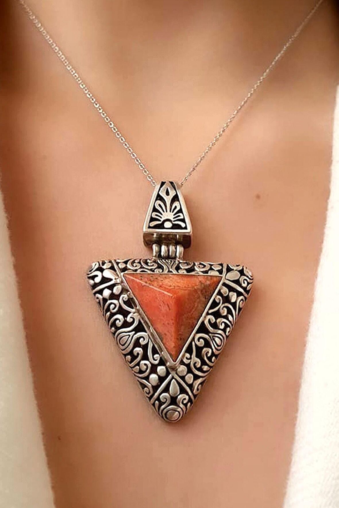 Tasarım el işi mercan gümüş kolye 