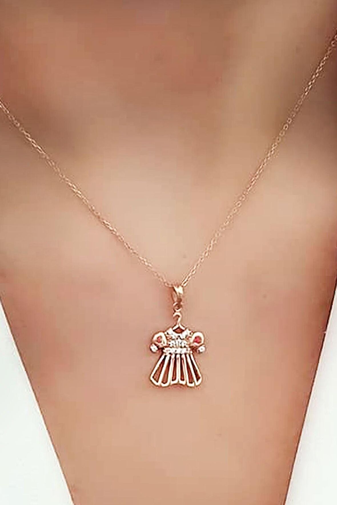 Kız çocuk elbisesi gümüş rose tasarım kolye 