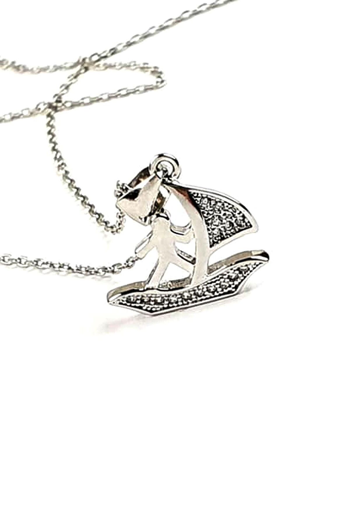 Zirkon taş detaylı gümüş sörfçü yelkenli tasarım kolye