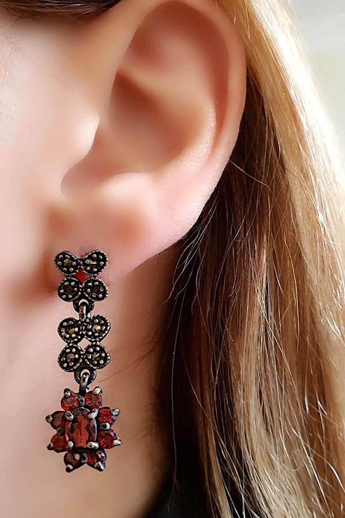 Granat taş detaylı markazit taşlı gümüş küpe