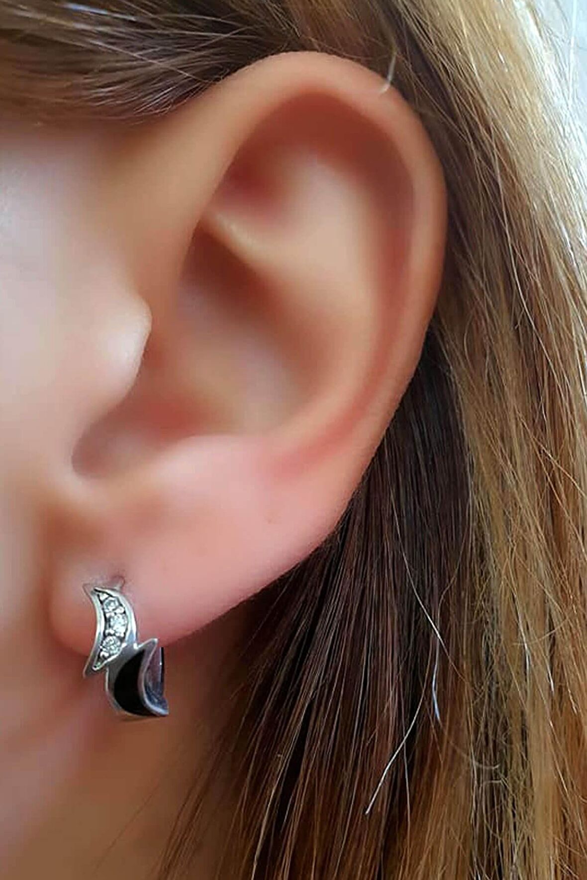 Siyah mineli zirkon taş detaylı gümüş halka küpe cap 1 cm