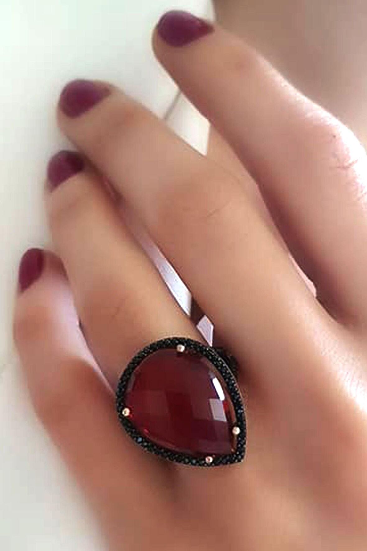 Fuşya pembe zirkon taşlı oniks taş detaylı gümüş rose damla yüzük 