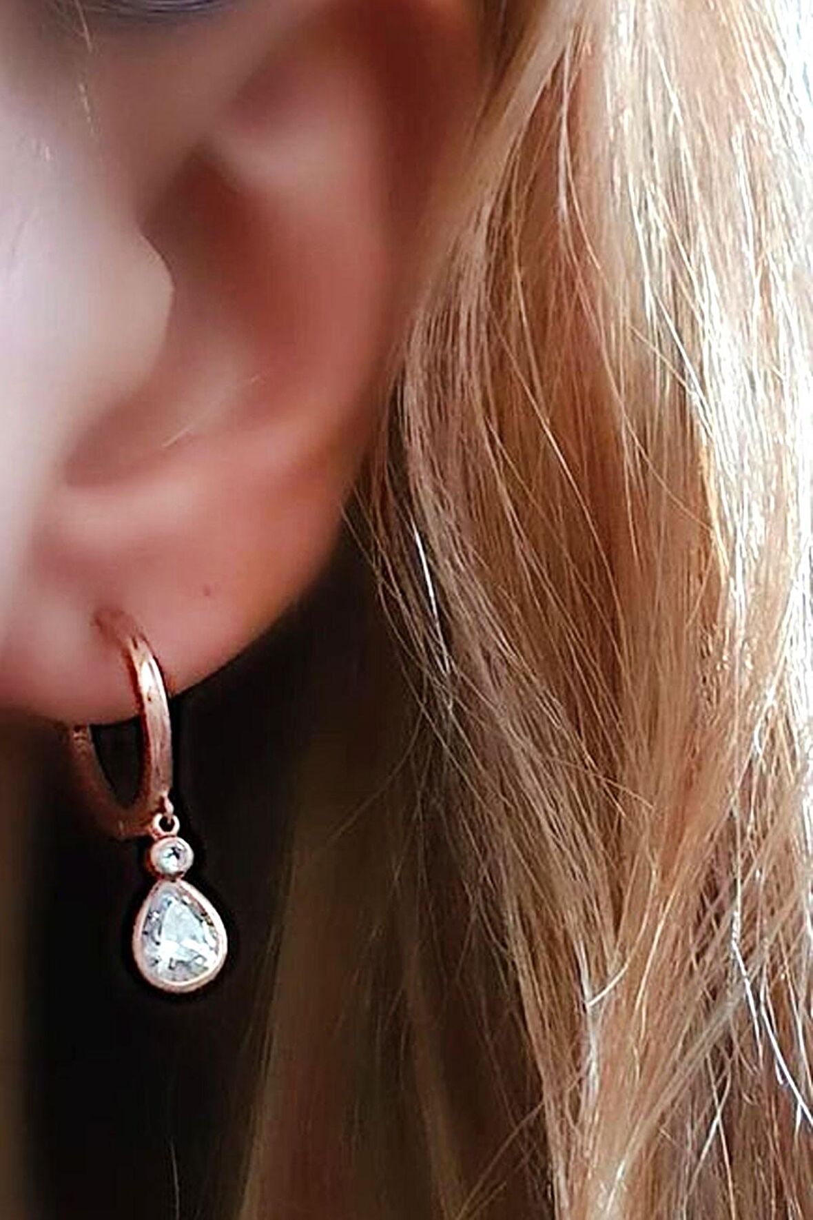 Zirkon taşlı gümüş rose halka küpe 1.5 cm çap