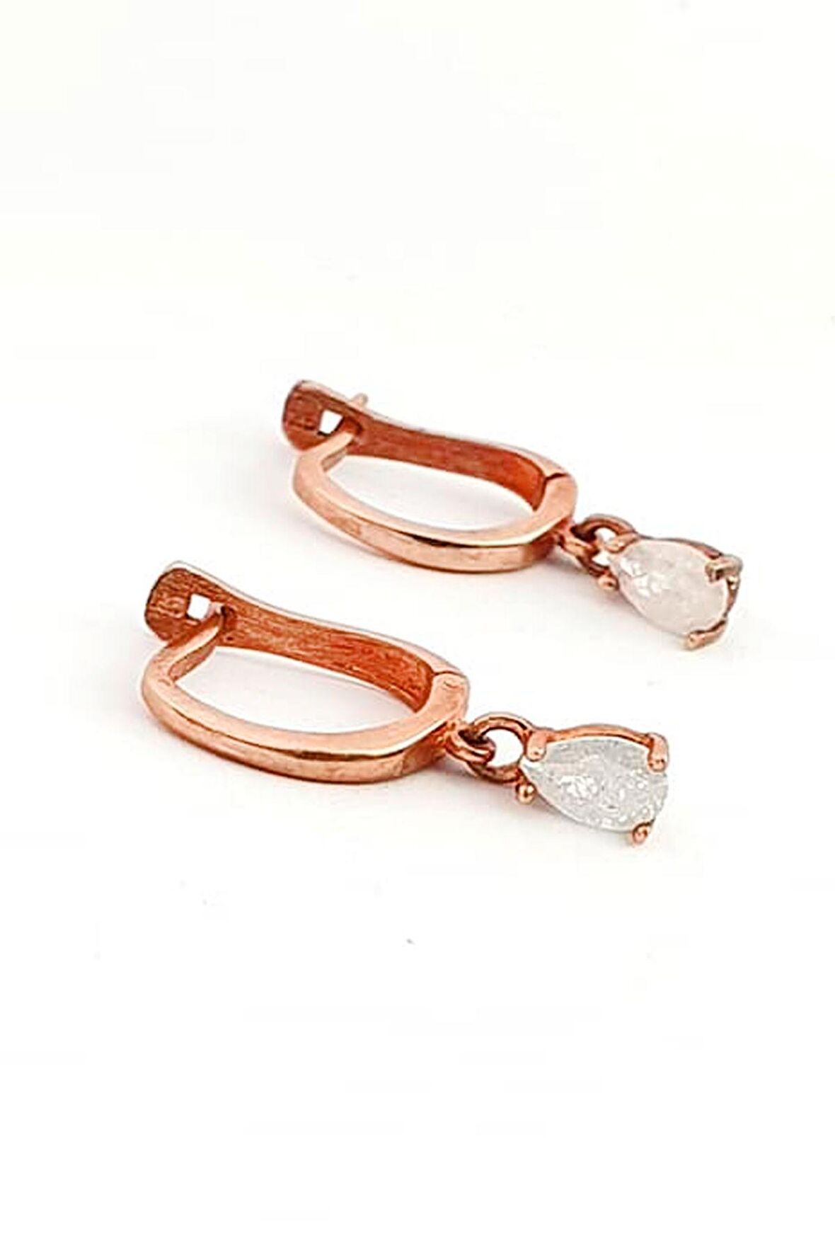 Beyaz kristal kuvars taşlı gümüş minimal damla küpe 