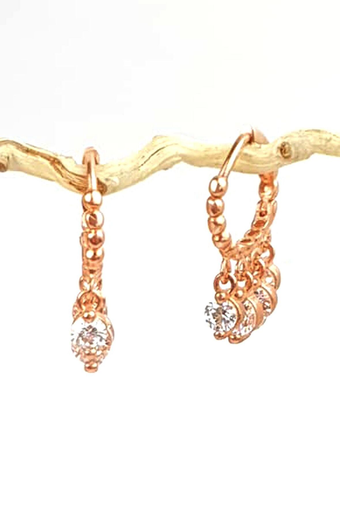 Pırlanta ışıltısında zirkon taşlı gümüş rose shakira küpe