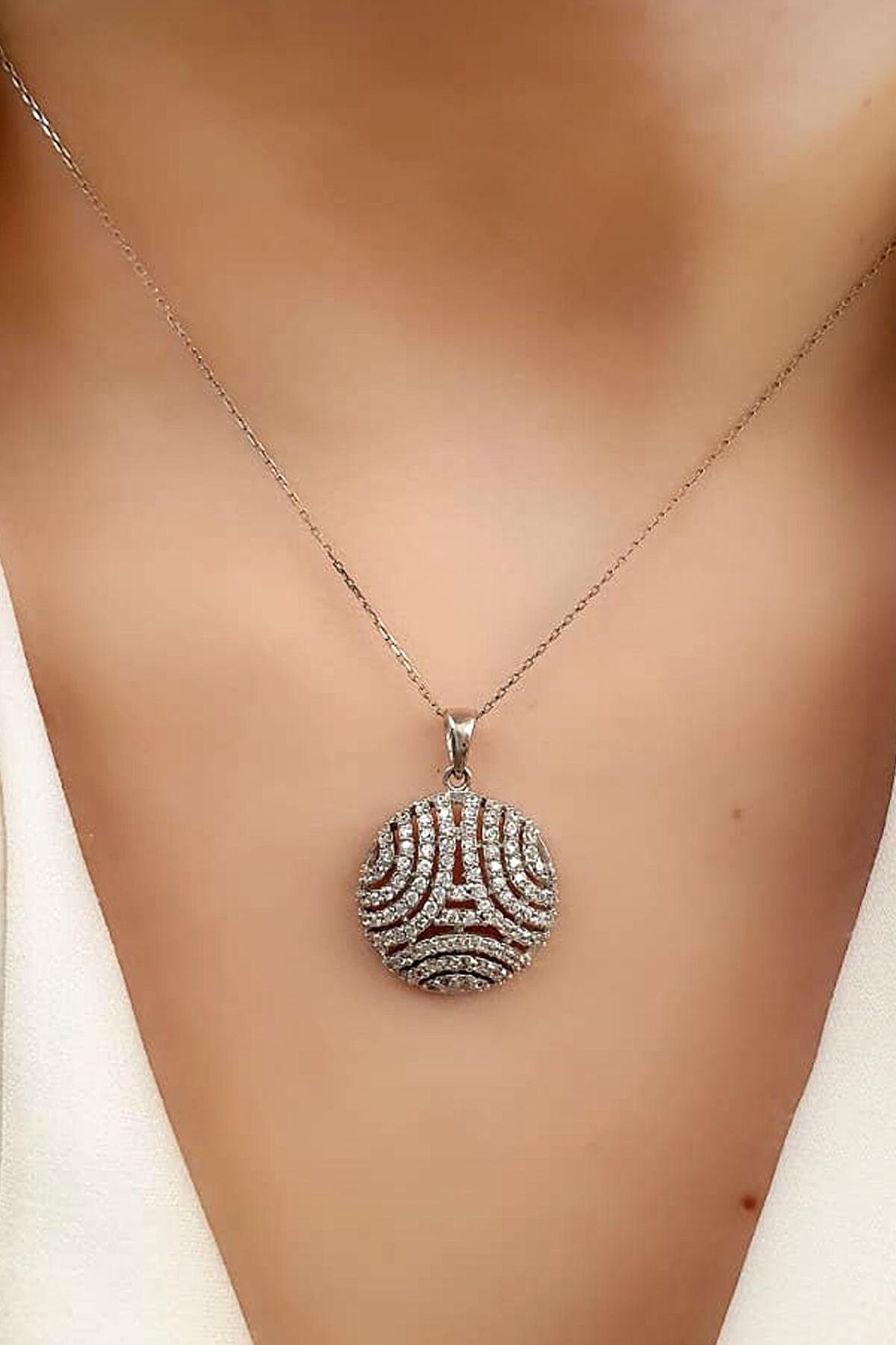 Zirkon taşlı modern gümüş kolye 