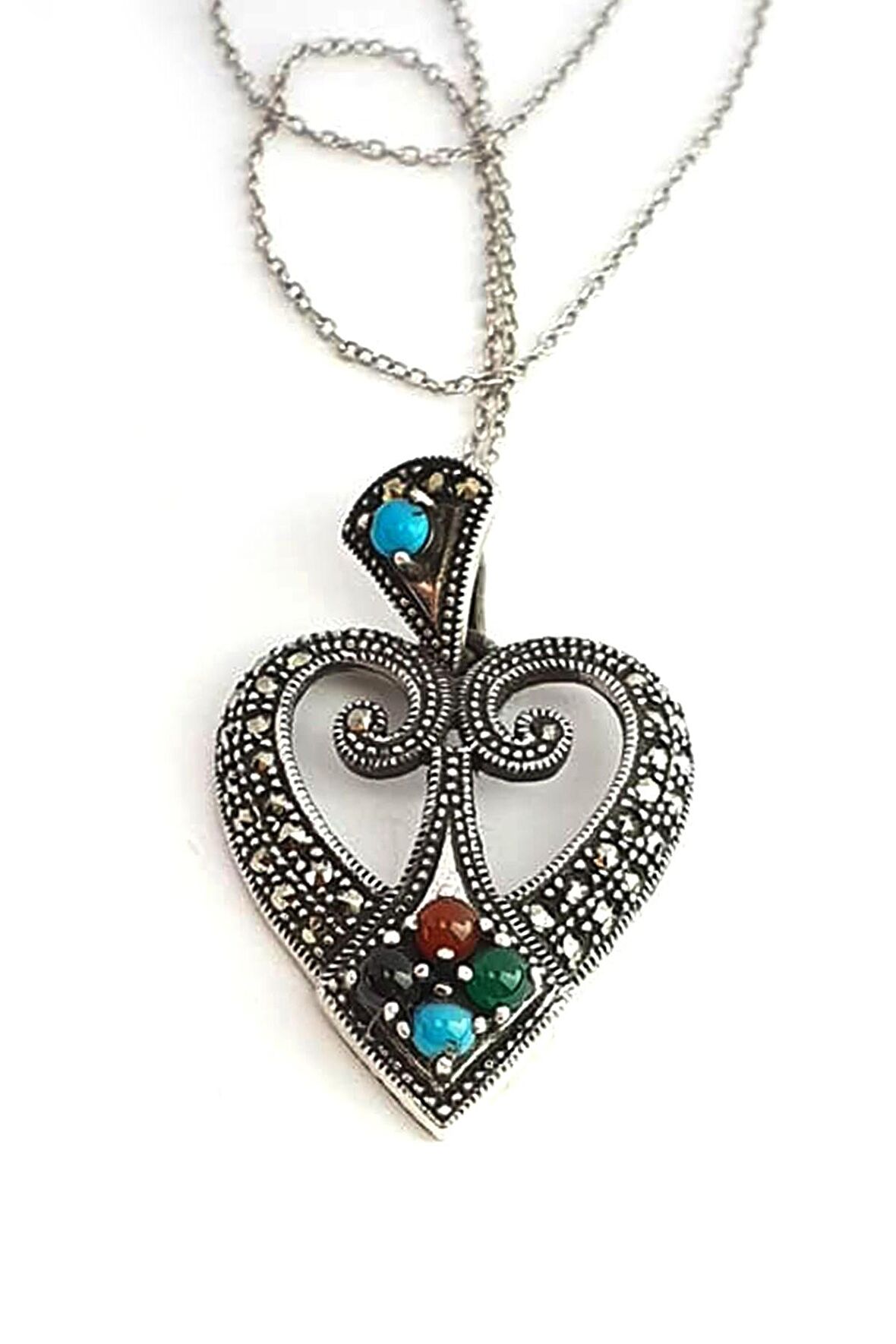Turkuaz oniks ve akik taşlı markazit taş detaylı gümüş kalp kolye