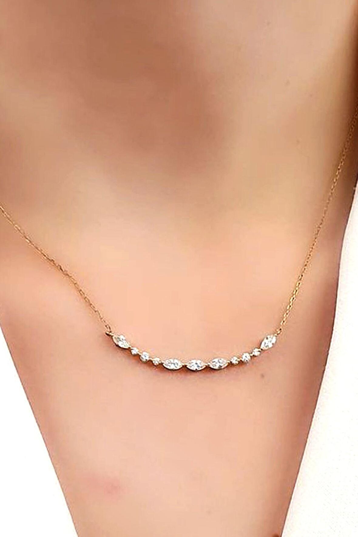 Italyan tasarımı Pırlanta ışıltısında zirkon taşlı gümüş üzerine altın kaplama yay kolye 