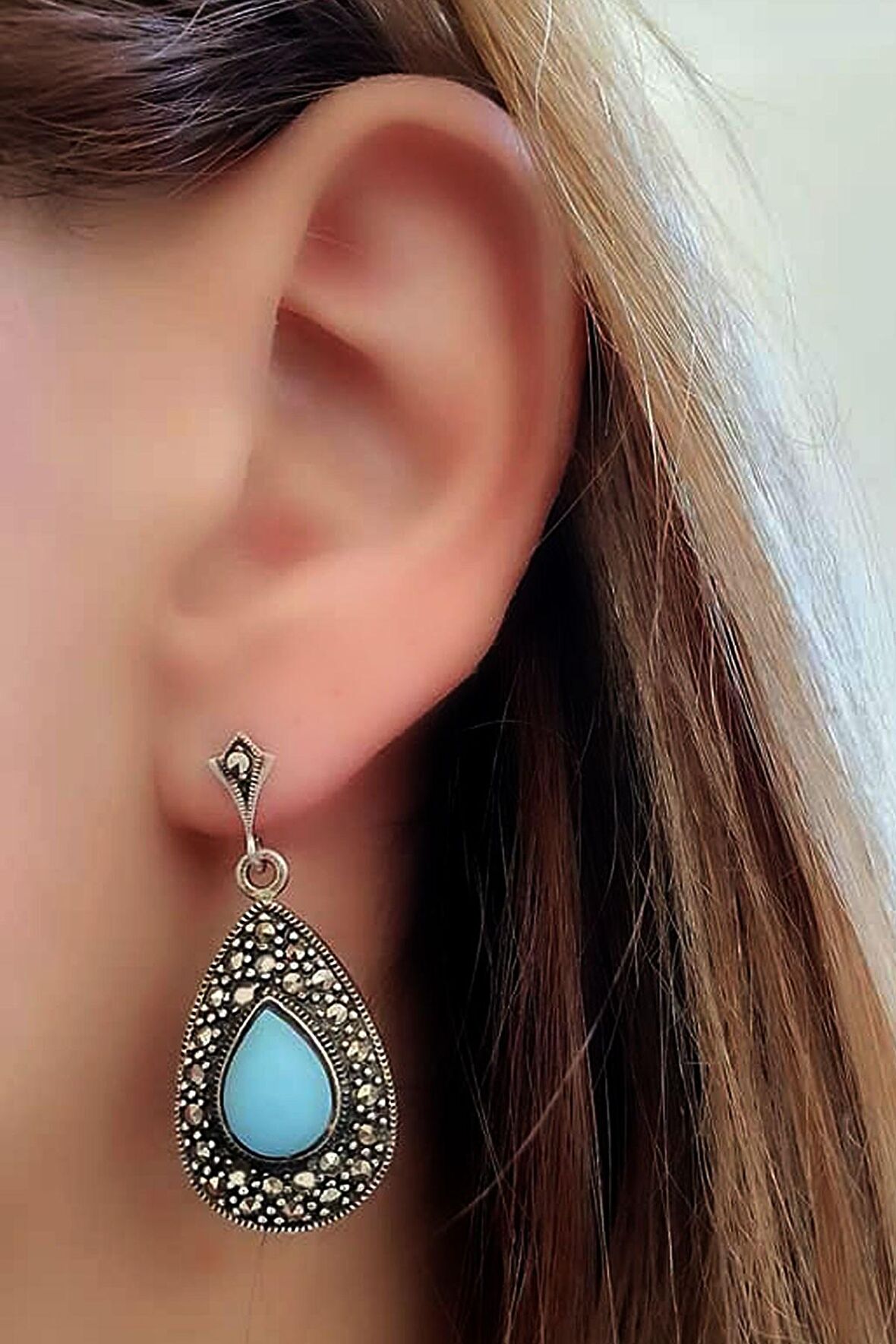 Turkuaz taşlı markazit taş detaylı gümüş damla küpe