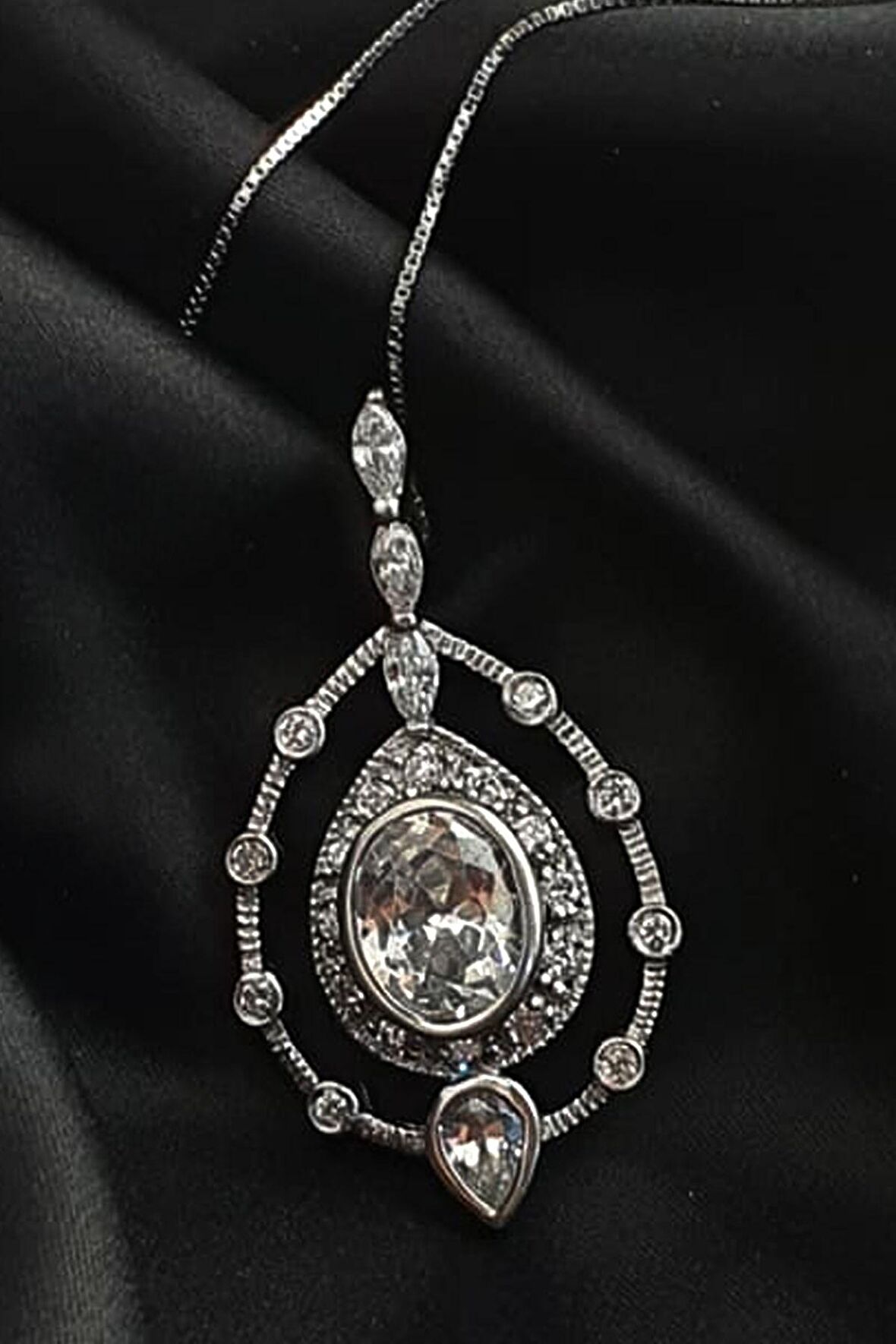 Pırlanta ışıltısında zirkon taşlı italyan tasarımı 925 ayar gümüş lüks damla kolye