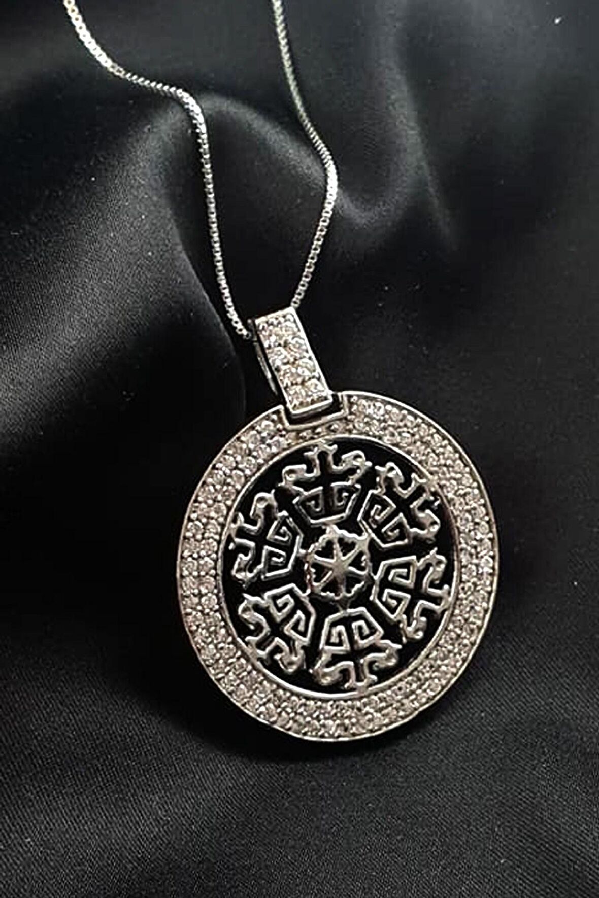 Zirkon taş detaylı italyan tasarımı 925 ayar gümüş lüks madalyon kolye 