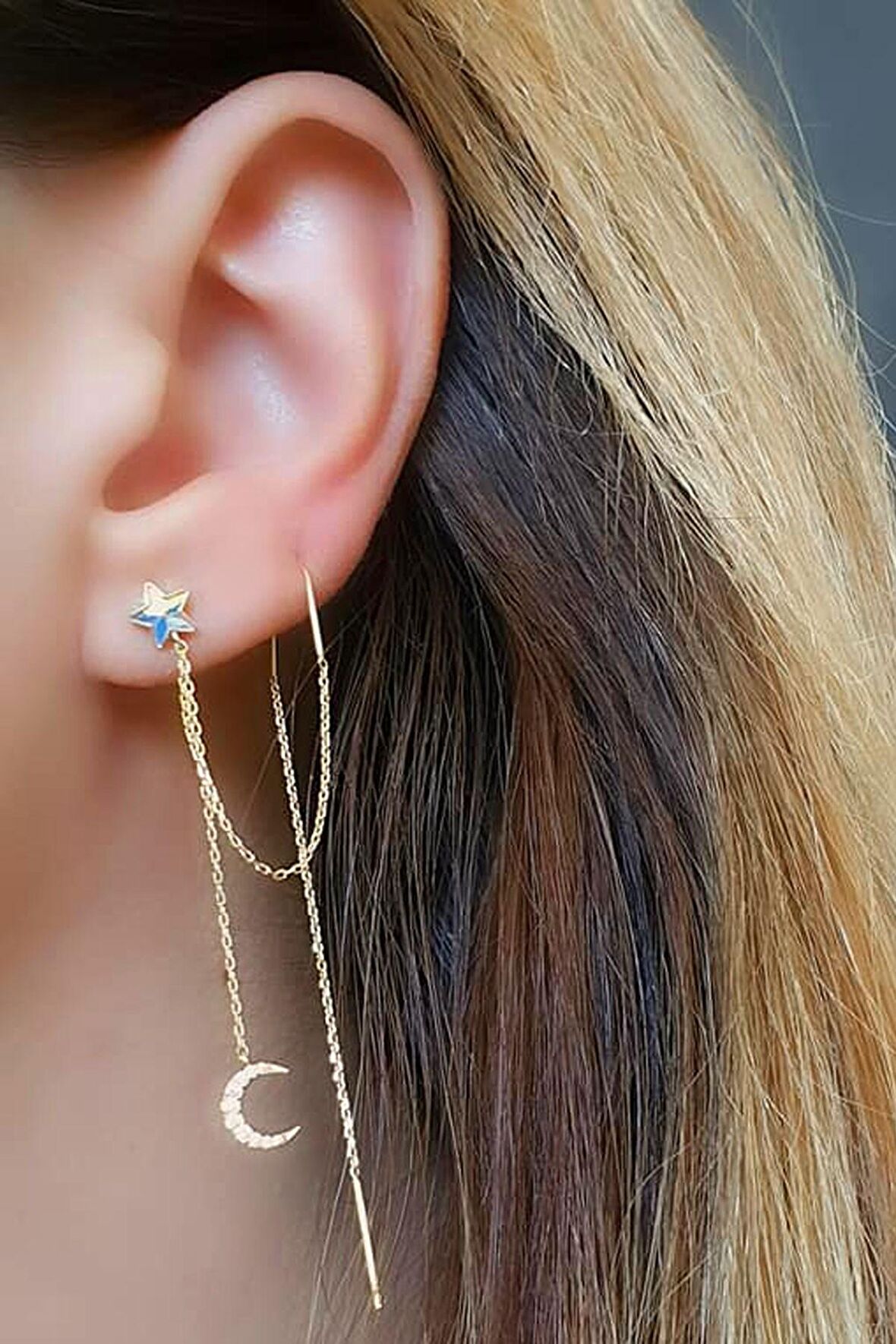 Ay yıldız figürlü çift deliğe takılan gümüş üzerine altın kaplama trend zincir küpe