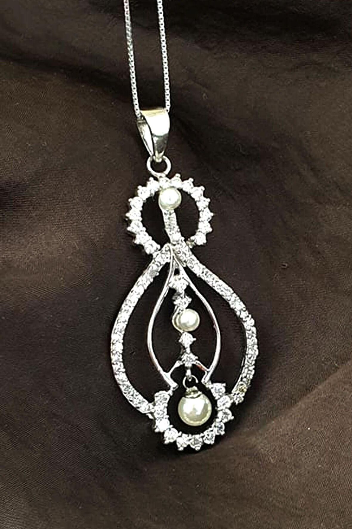 Zirkon taş detaylı 925 ayar gümüş incili kolye 