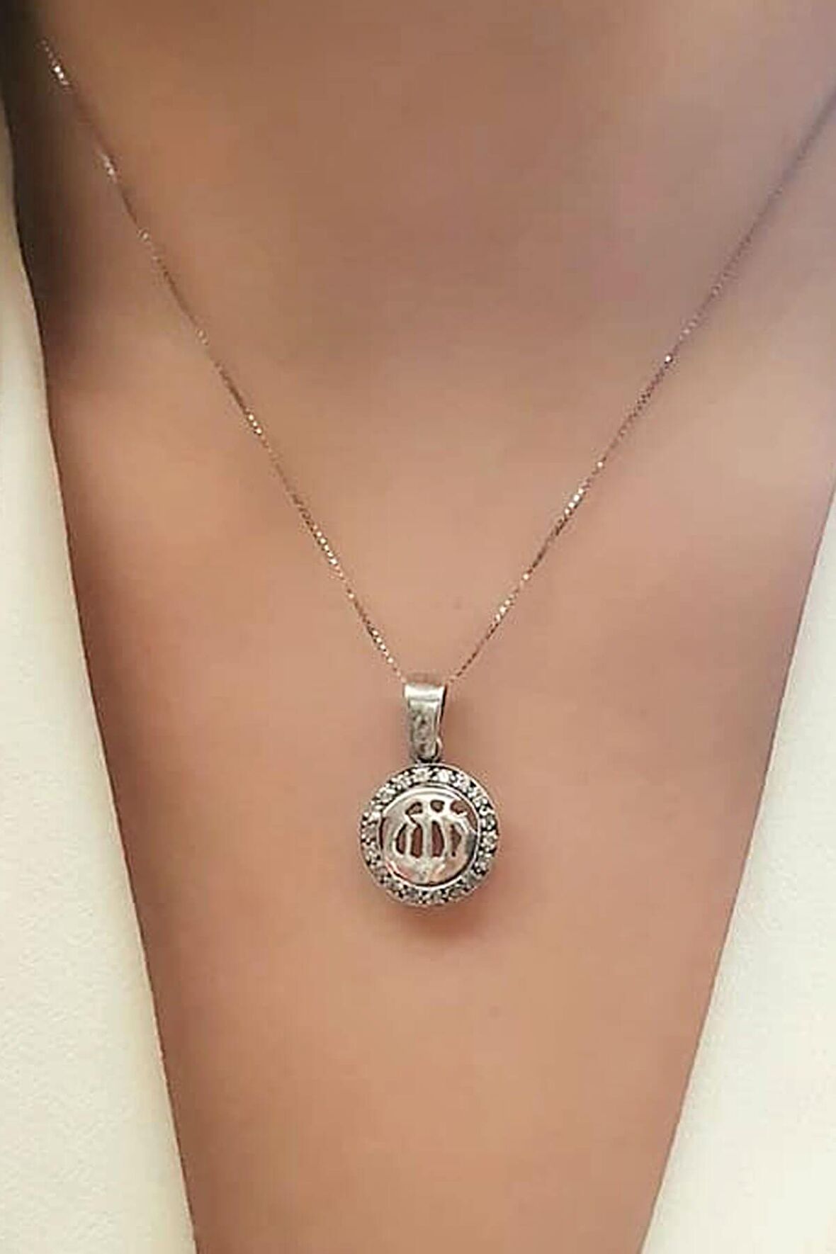 Allah yazılı 925 ayar gümüş zirkon taşlı kolye 