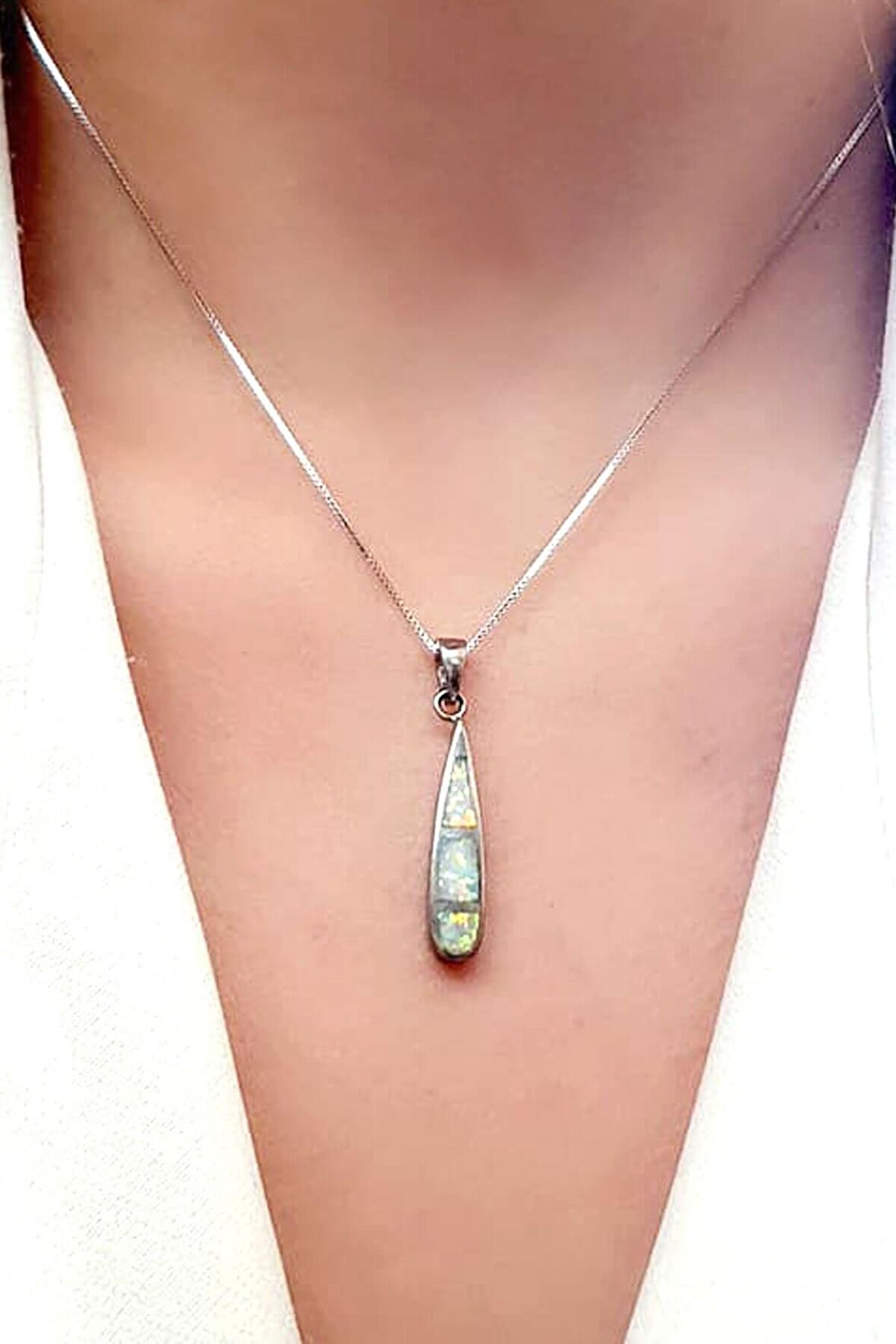 Beyaz opal taşlı 925 ayar gümüş damla kolye 