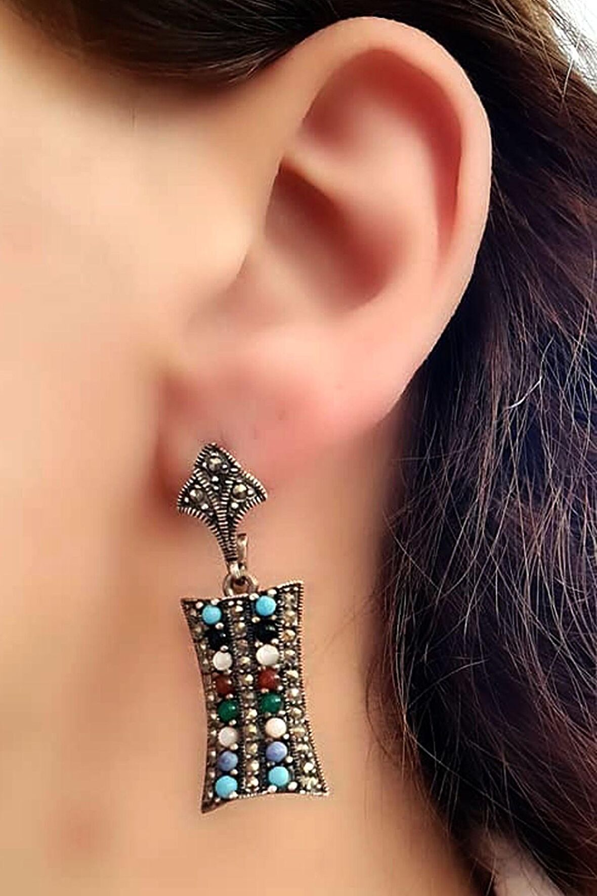 Doğal renkli taşlı markazit taş detaylı 925 ayar gümüş küpe