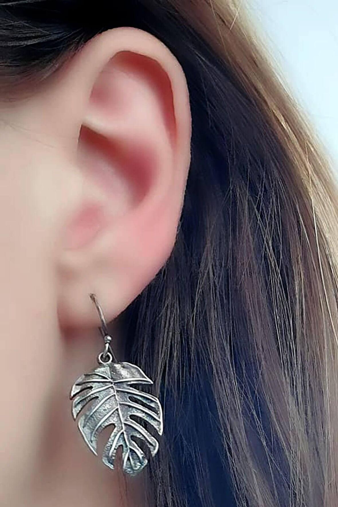 Deve tabanı figürlü 925 ayar gümüş tasarım küpe