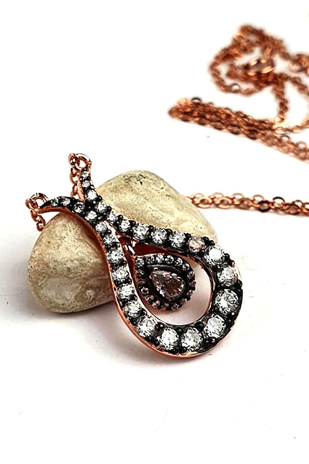 Elmas isciliginde zirkon taşlı 925 ayar gümüş rose Lale kolye