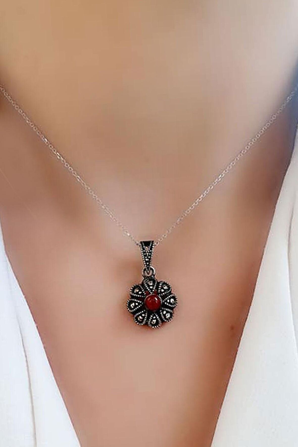 markazit taş detaylı akik taşlı 925 ayar gümüş çiçek kolye