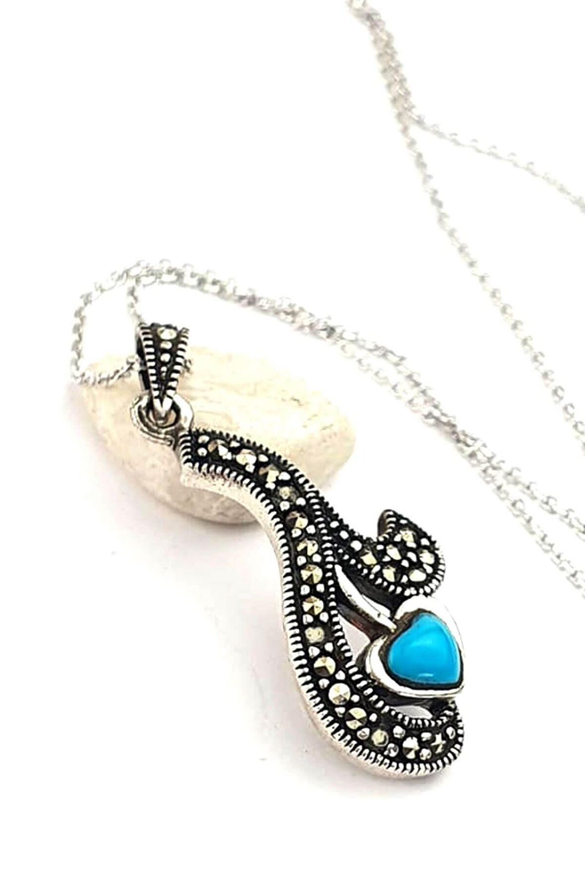 Turkuaz taşlı markazit taş detaylı 925 ayar gümüş kolye 